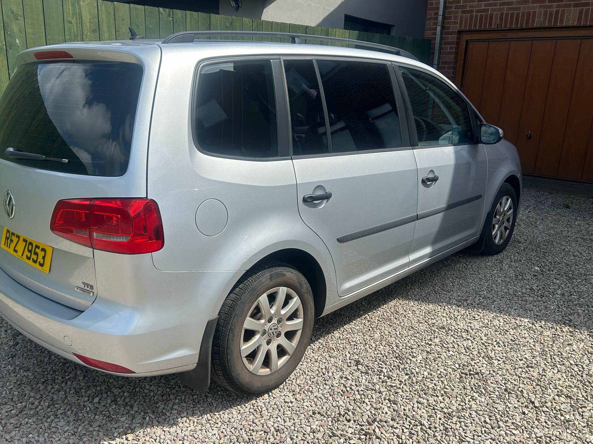 Feb 2014 Volkswagen Touran 1.6 TDI 105 BlueMotion Tech S 5dr