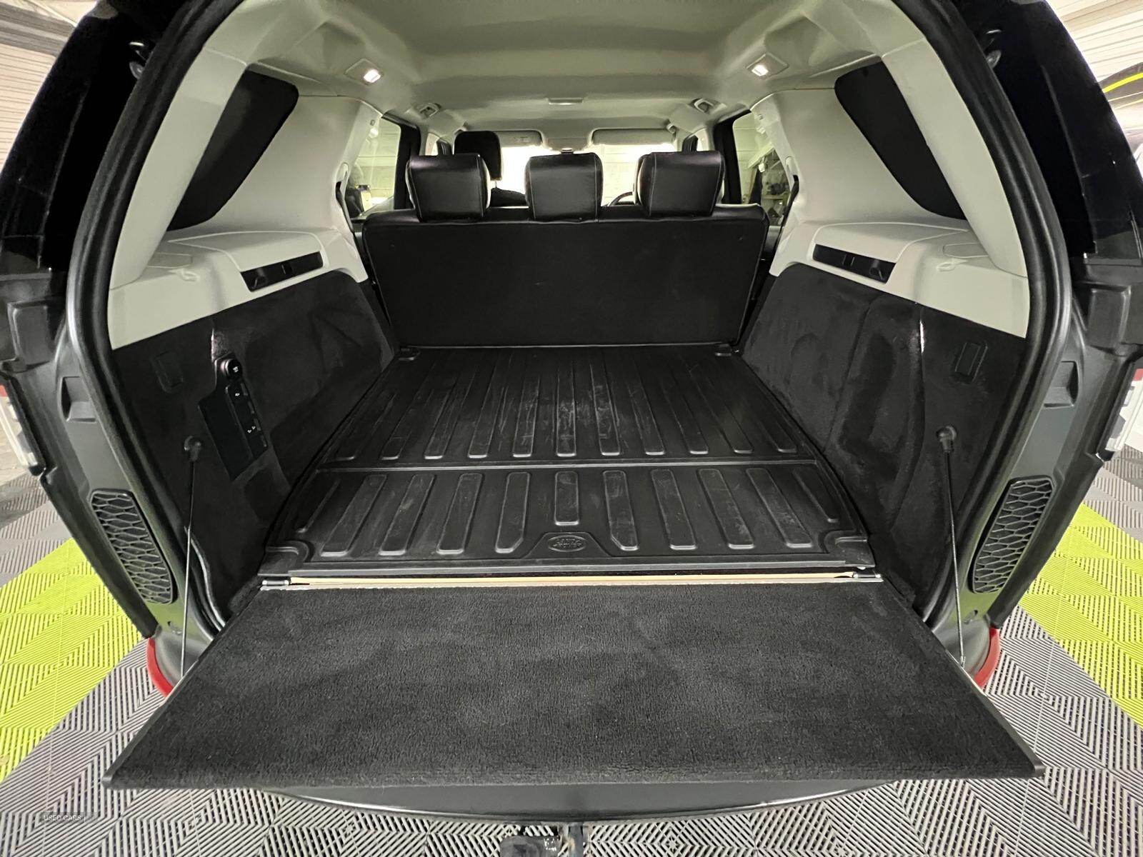Nov 2019 Land Rover Discovery 3.0 SDV6 306 SE Commercial Auto