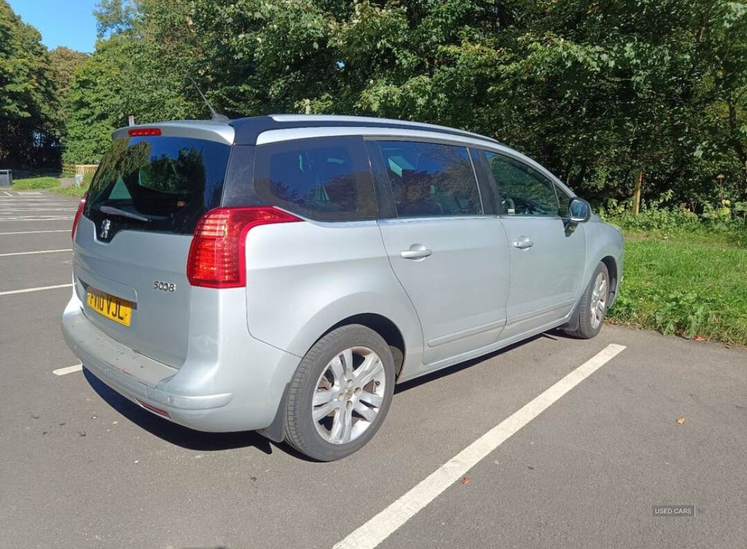 Jun 2010 Peugeot 5008 1.6 HDi 110 Exclusive 5dr