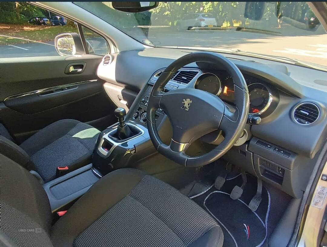 Jun 2010 Peugeot 5008 1.6 HDi 110 Exclusive 5dr