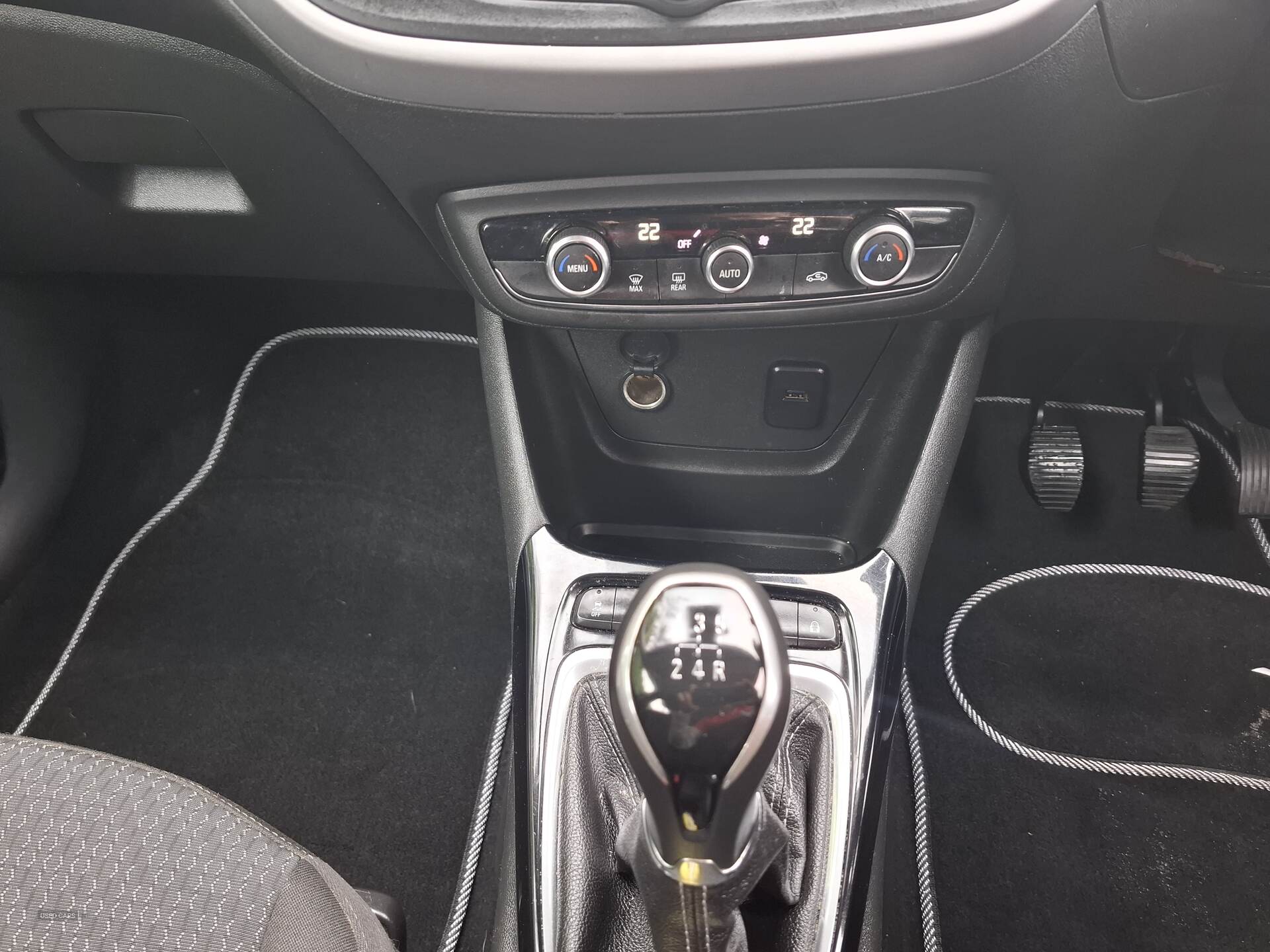 May 2018 Vauxhall Crossland X 1.6 Turbo D ecoTec SE 5dr [Start Stop]