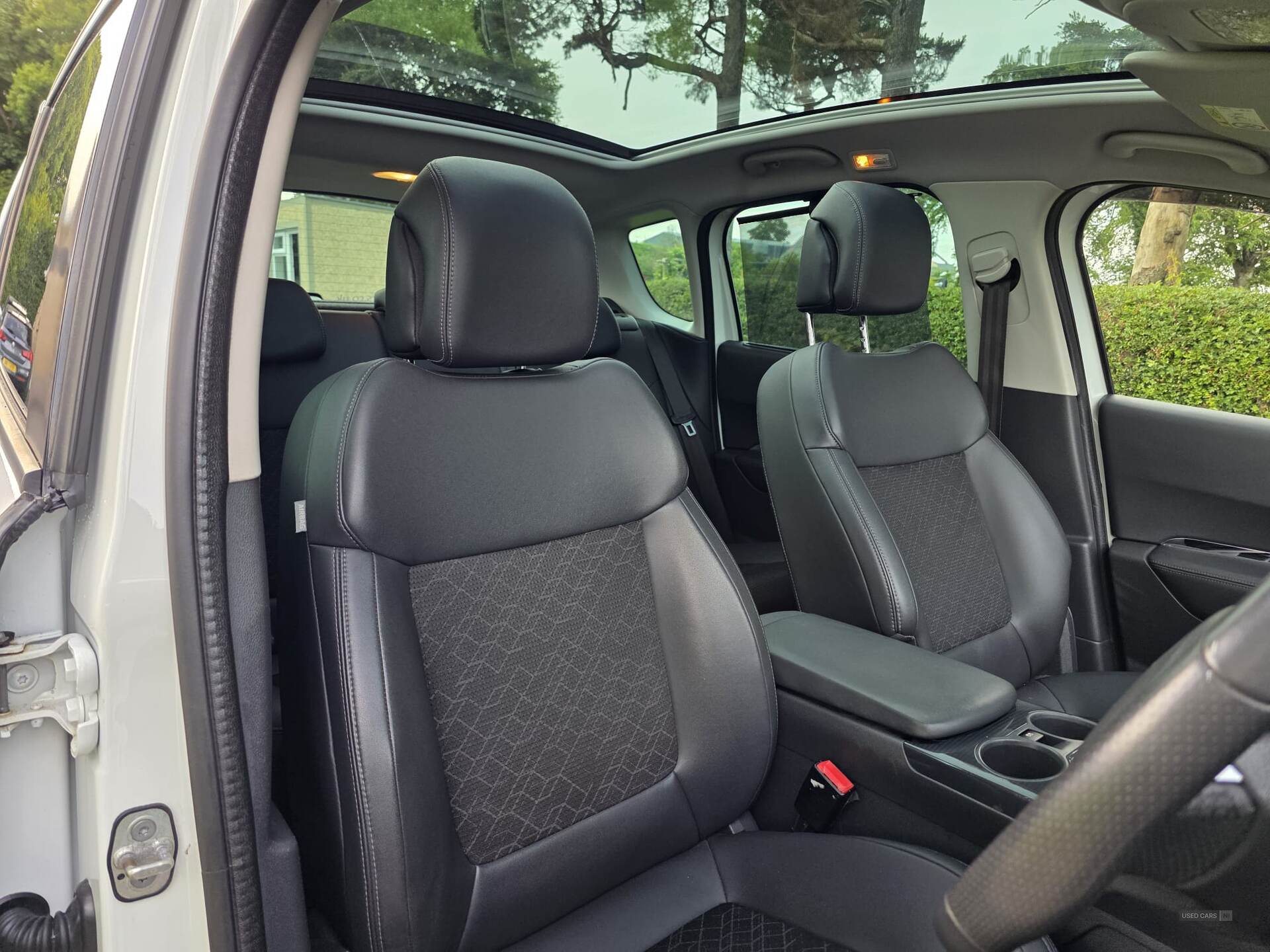 Dec 2013 Peugeot 3008 1.6 HDi Allure 5dr