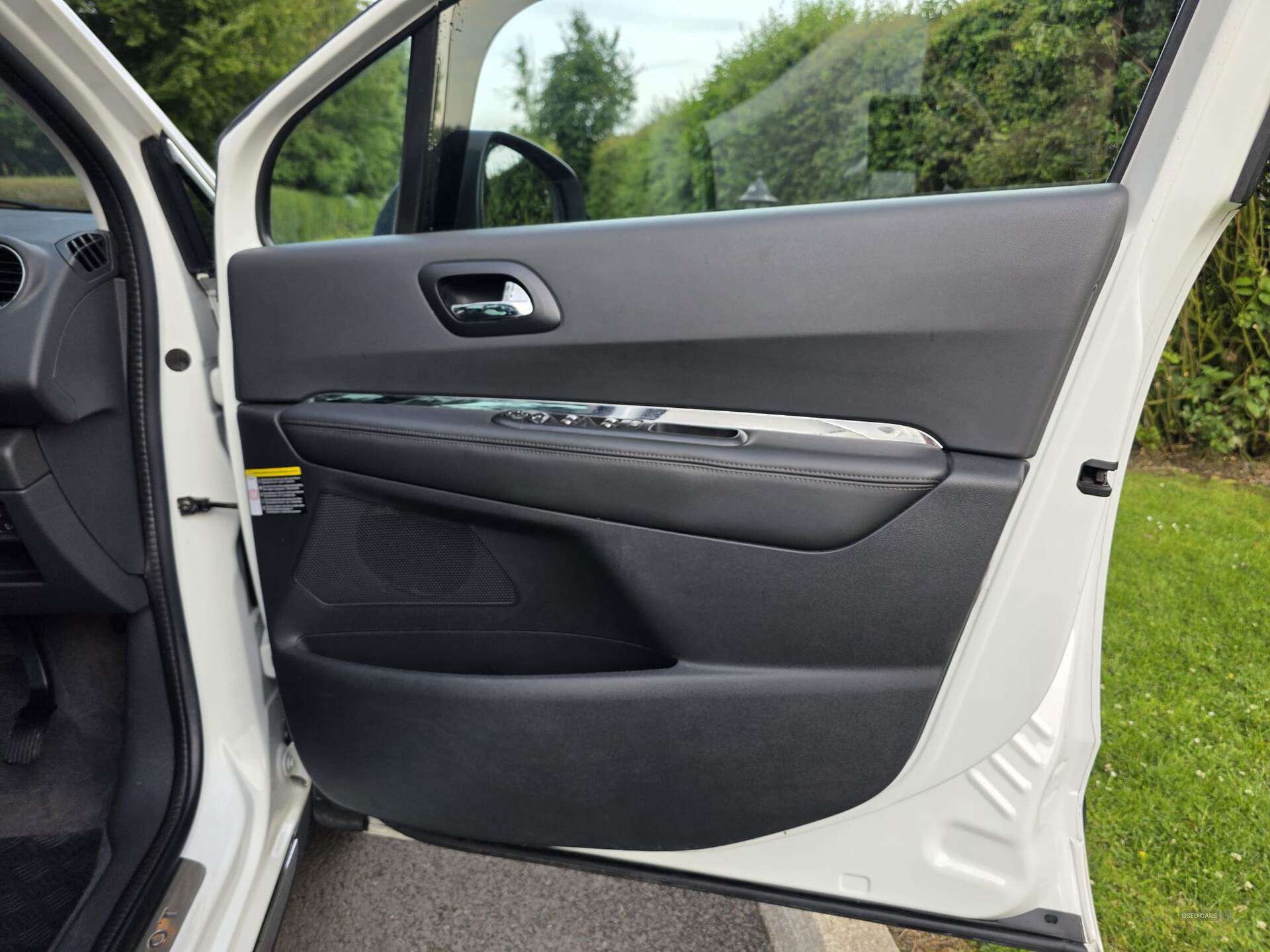 Dec 2013 Peugeot 3008 1.6 HDi Allure 5dr