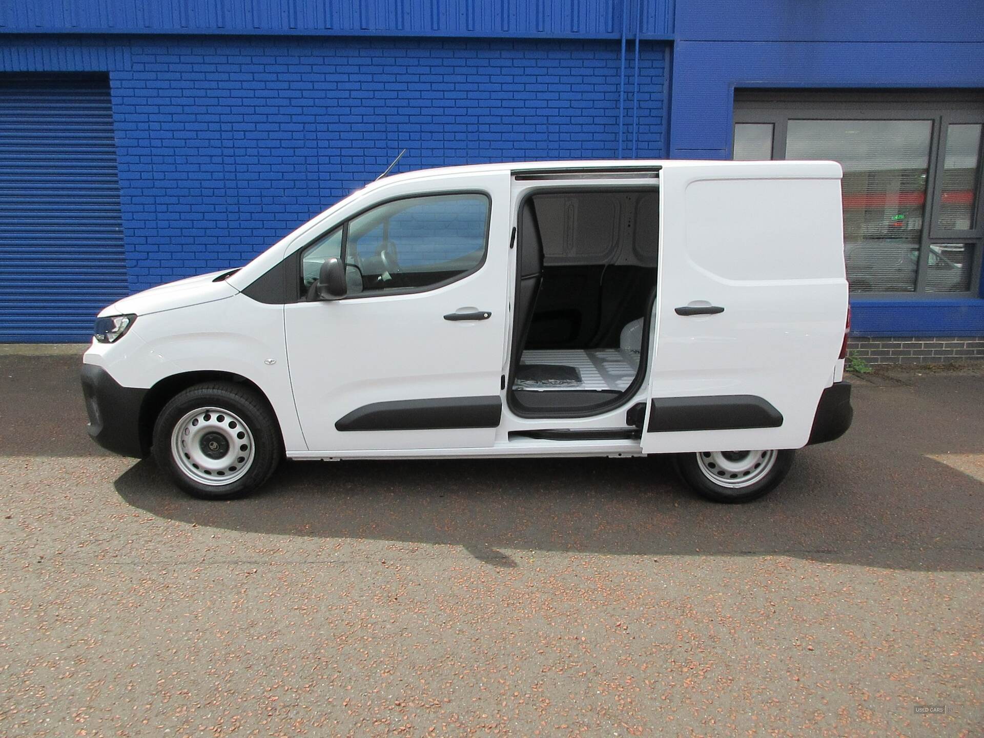  2025 Citroen Berlingo ENTERPRISE 100 BERLINGO ENTERPRISE + 100 BHP 3 SEATS BERLINGO ENTERPRISE + BHDI 100 SPARE WHEEL , 3 SEATS