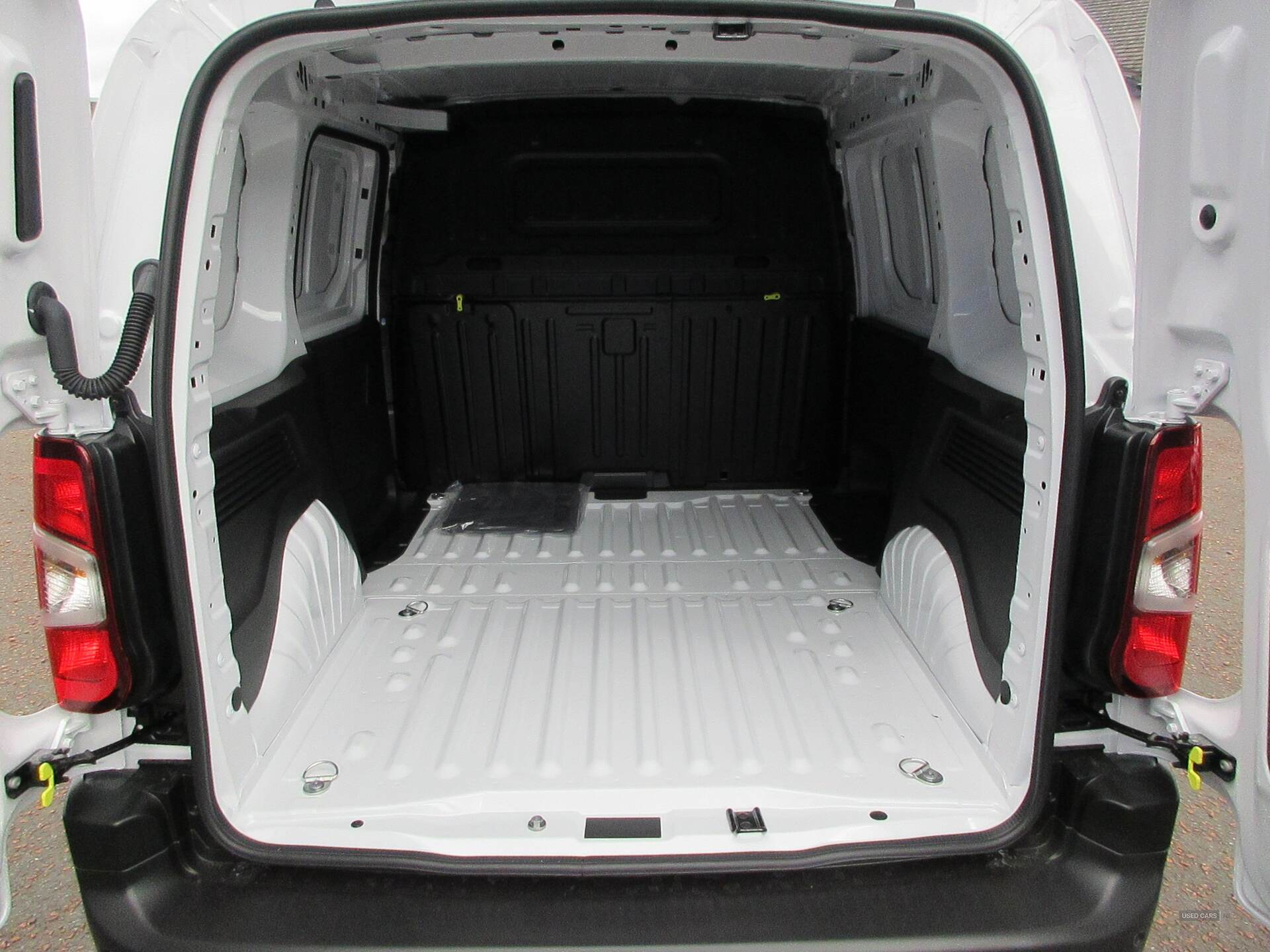  2025 Citroen Berlingo ENTERPRISE 100 BERLINGO ENTERPRISE + 100 BHP 3 SEATS BERLINGO ENTERPRISE + BHDI 100 SPARE WHEEL , 3 SEATS