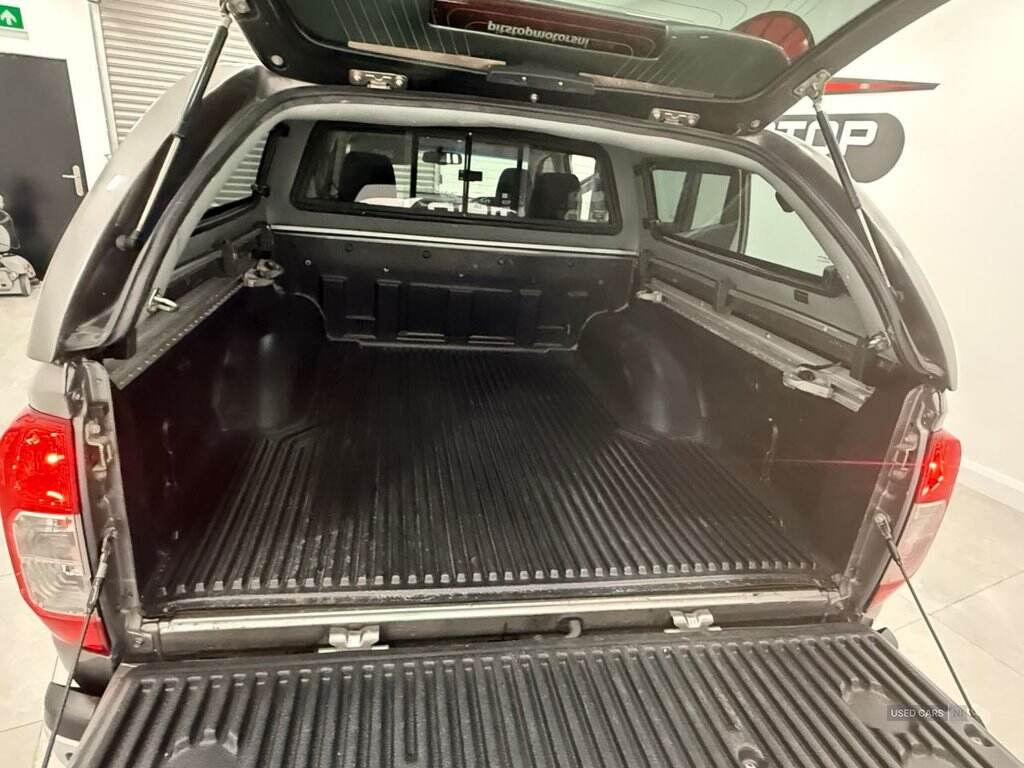 Sep 2017 Nissan Navara Double Cab Pick Up Tekna 2.3dCi 190 4WD