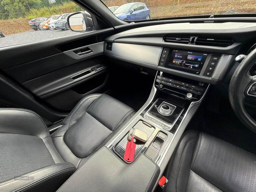 Jan 2016 Jaguar XF 2.0d Prestige 4dr Auto