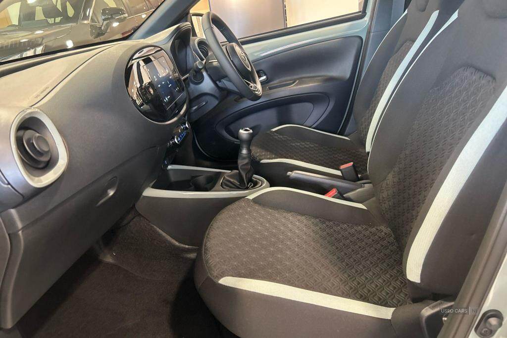 May 2025 Toyota Aygo X 1.0 VVT-i Edge 5dr