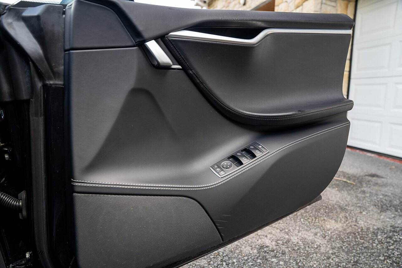 Jan 2018 TESLA Model S 307kW 90kWh Dual Motor 5dr Auto