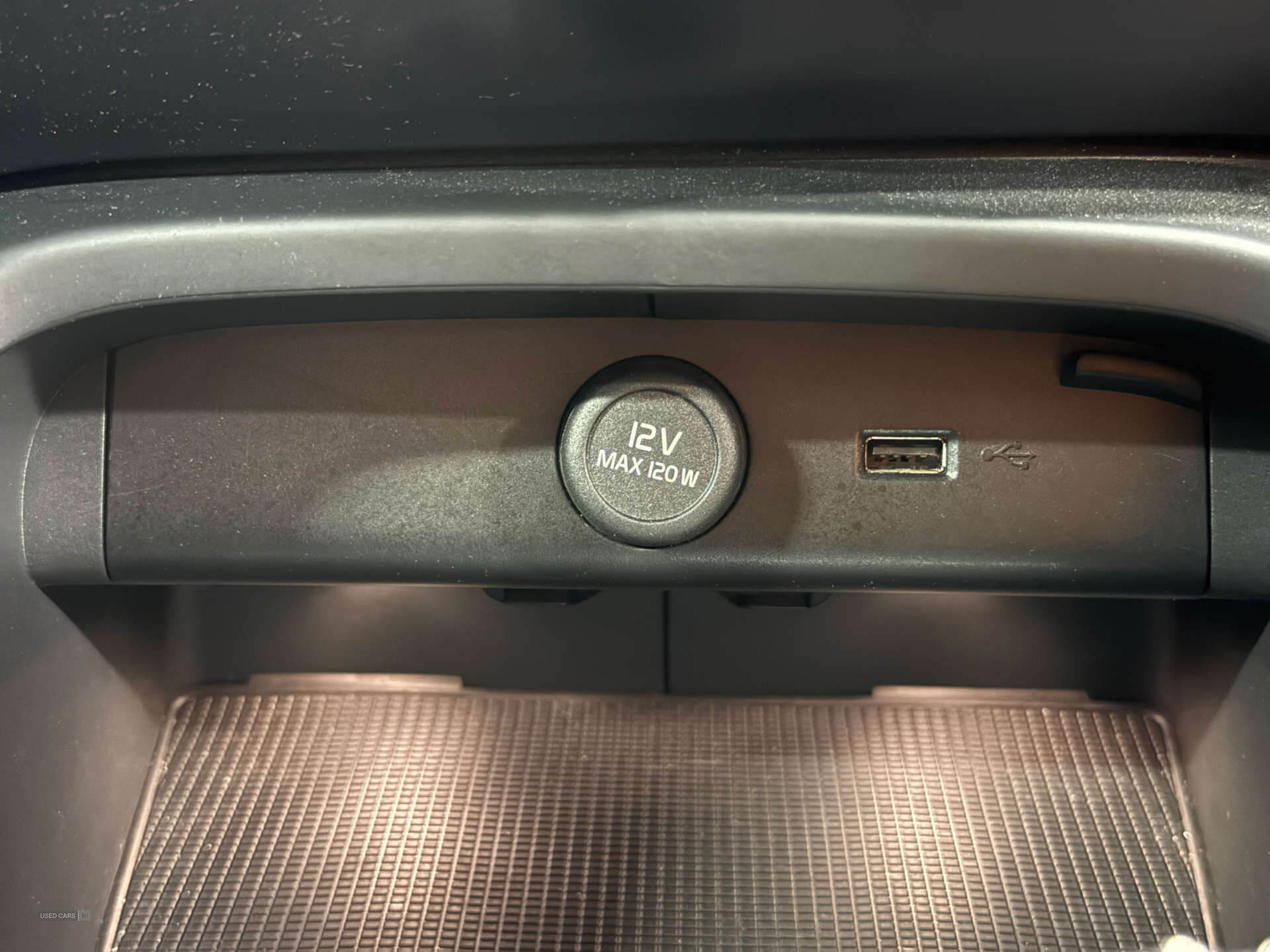 May 2021 Volvo XC40 1.5 T4 Recharge PHEV R DESIGN 5dr Auto