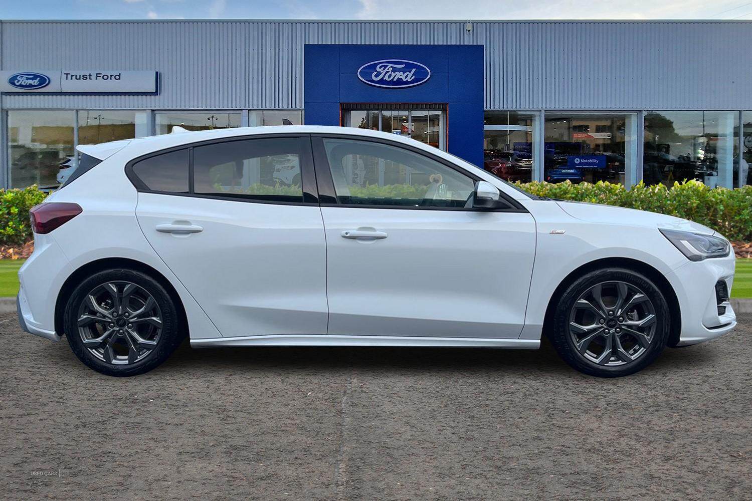 Aug 2024 Ford Focus 1.0 EcoBoost Hybrid mHEV ST-Line 5dr