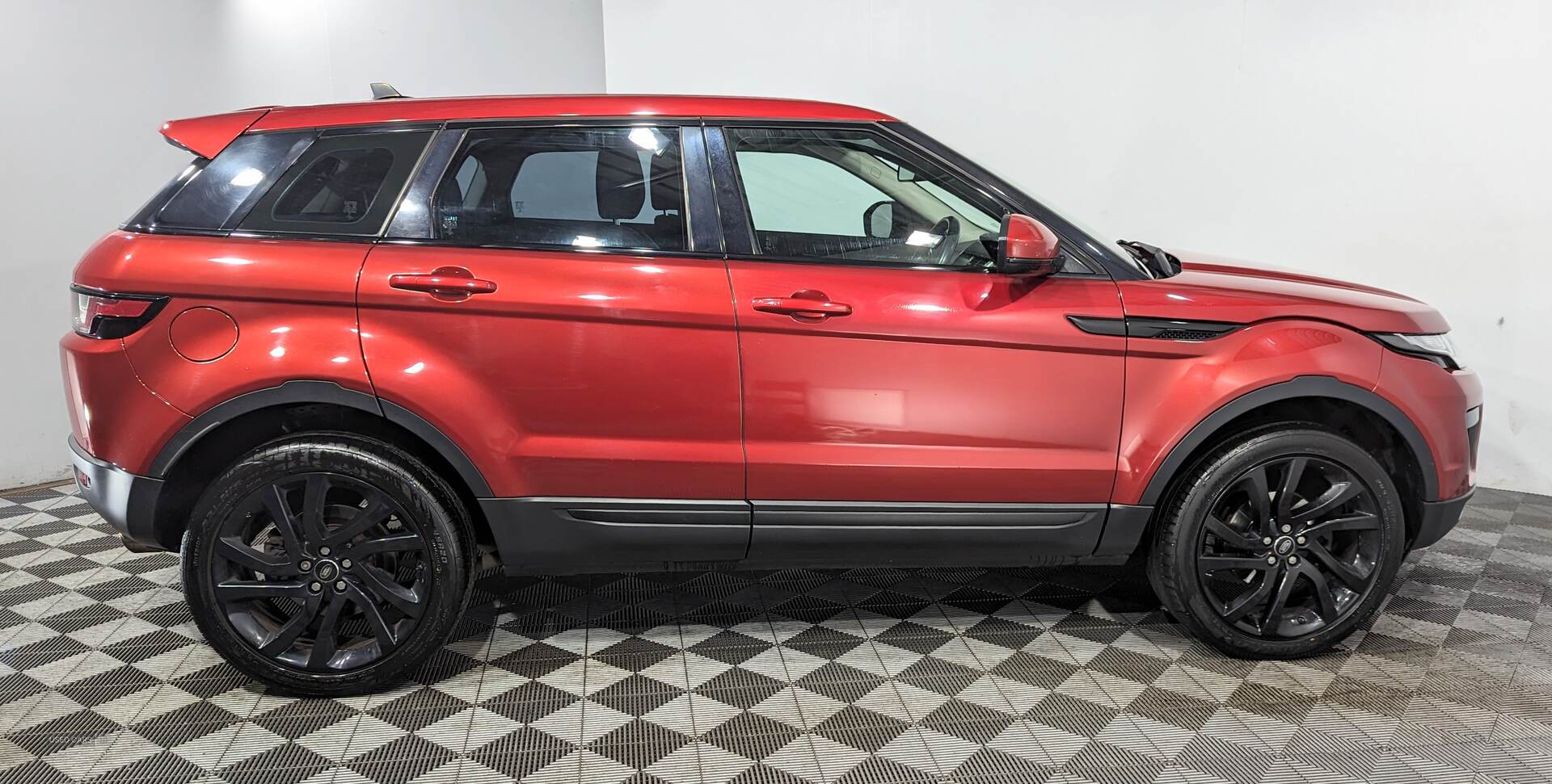 Dec 2015 Land Rover Range Rover Evoque 2.0 eD4 SE 5dr 2WD