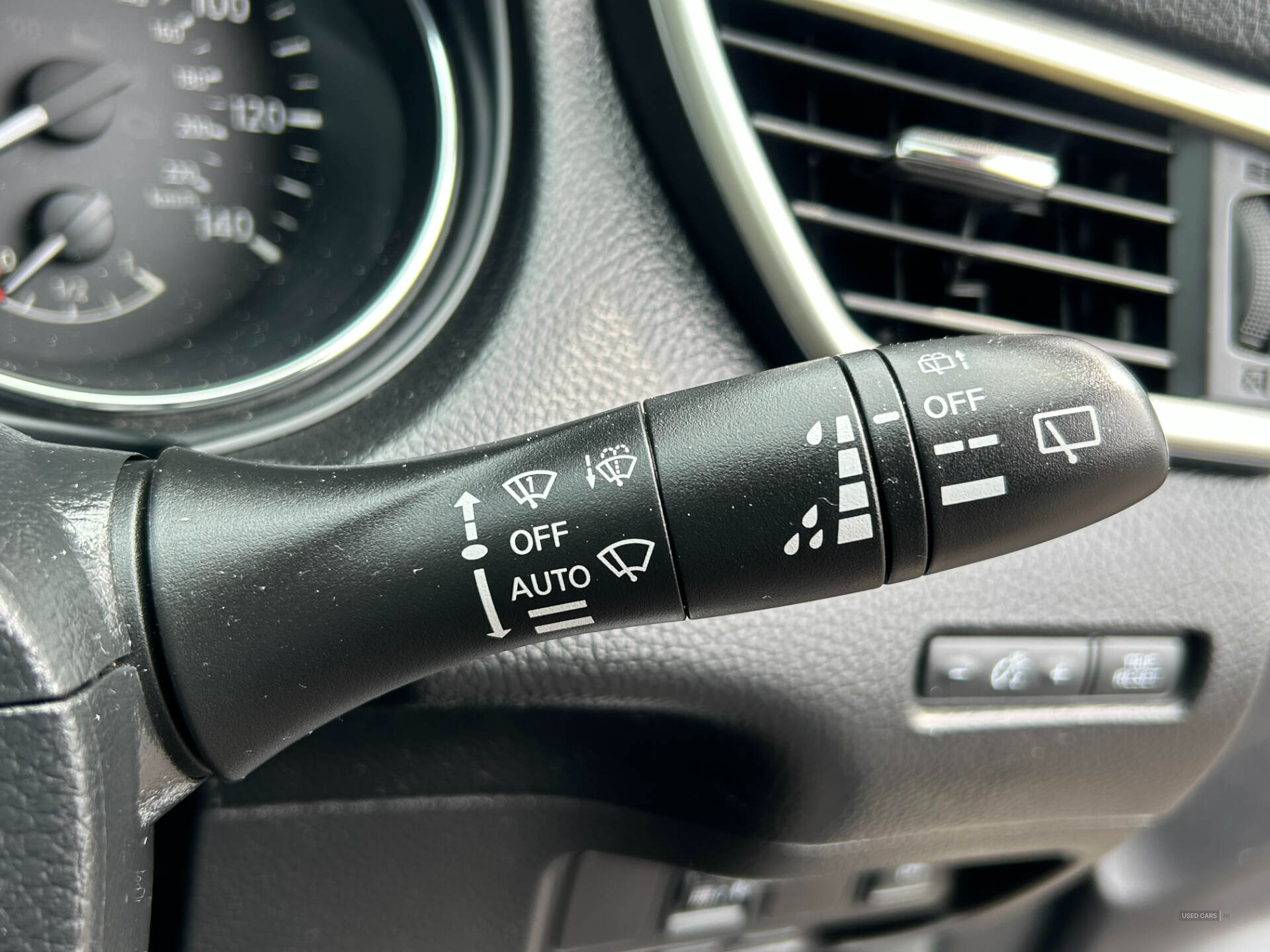 Jan 2015 Nissan Qashqai 1.5 dCi N-Tec+ 5dr