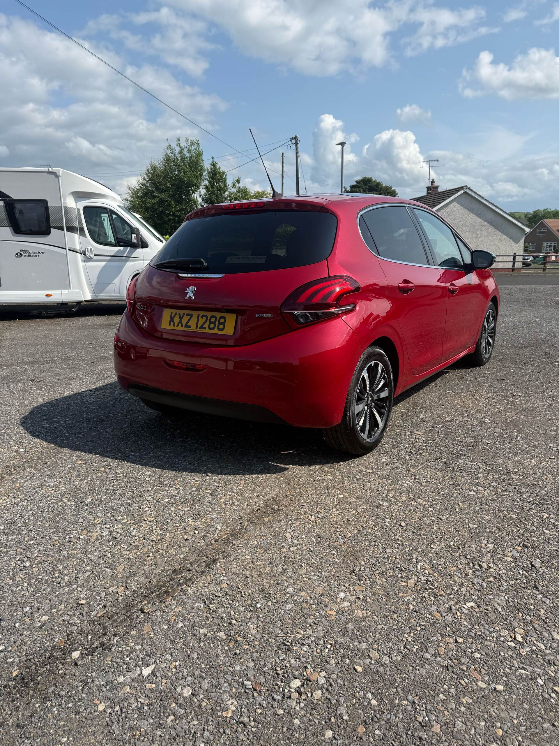 Jan 2017 Peugeot 208 1.2 PureTech Allure Premium 5dr