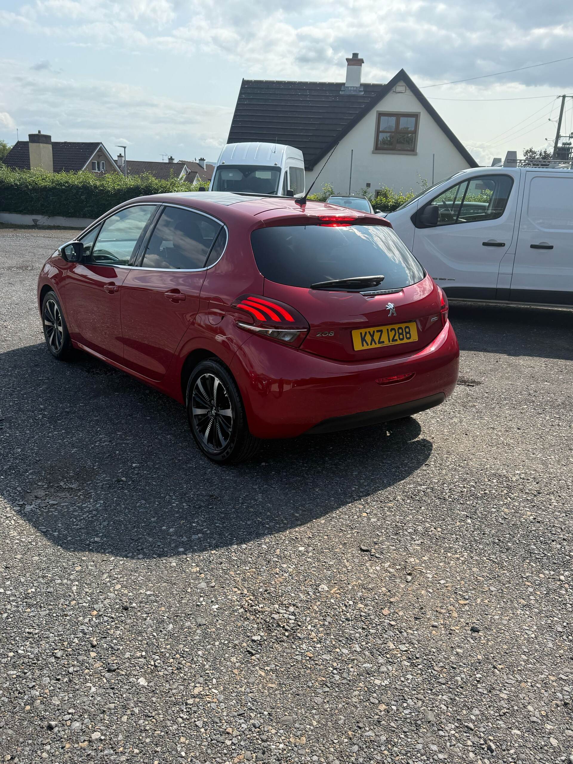 Jan 2017 Peugeot 208 1.2 PureTech Allure Premium 5dr