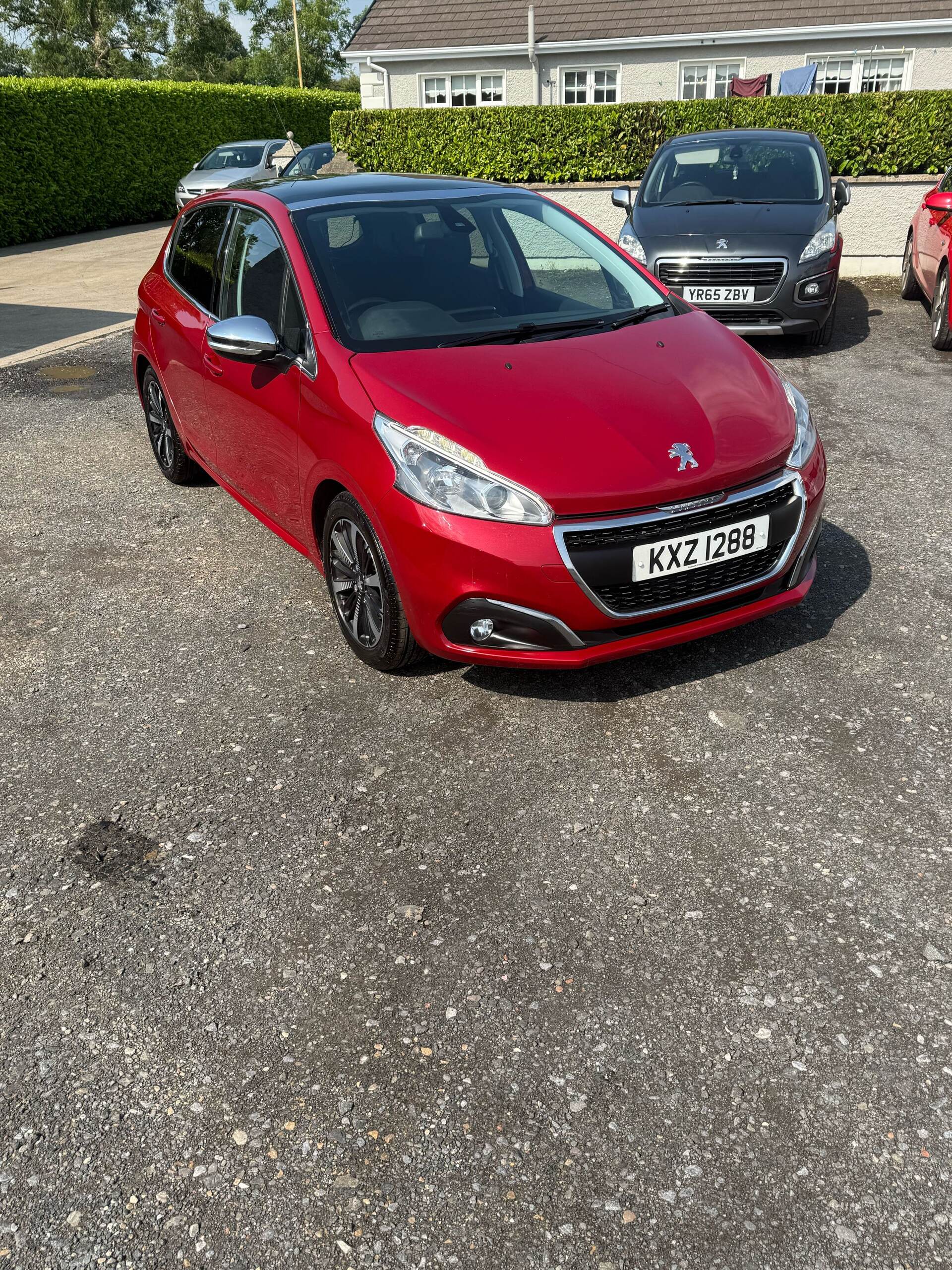 Jan 2017 Peugeot 208 1.2 PureTech Allure Premium 5dr