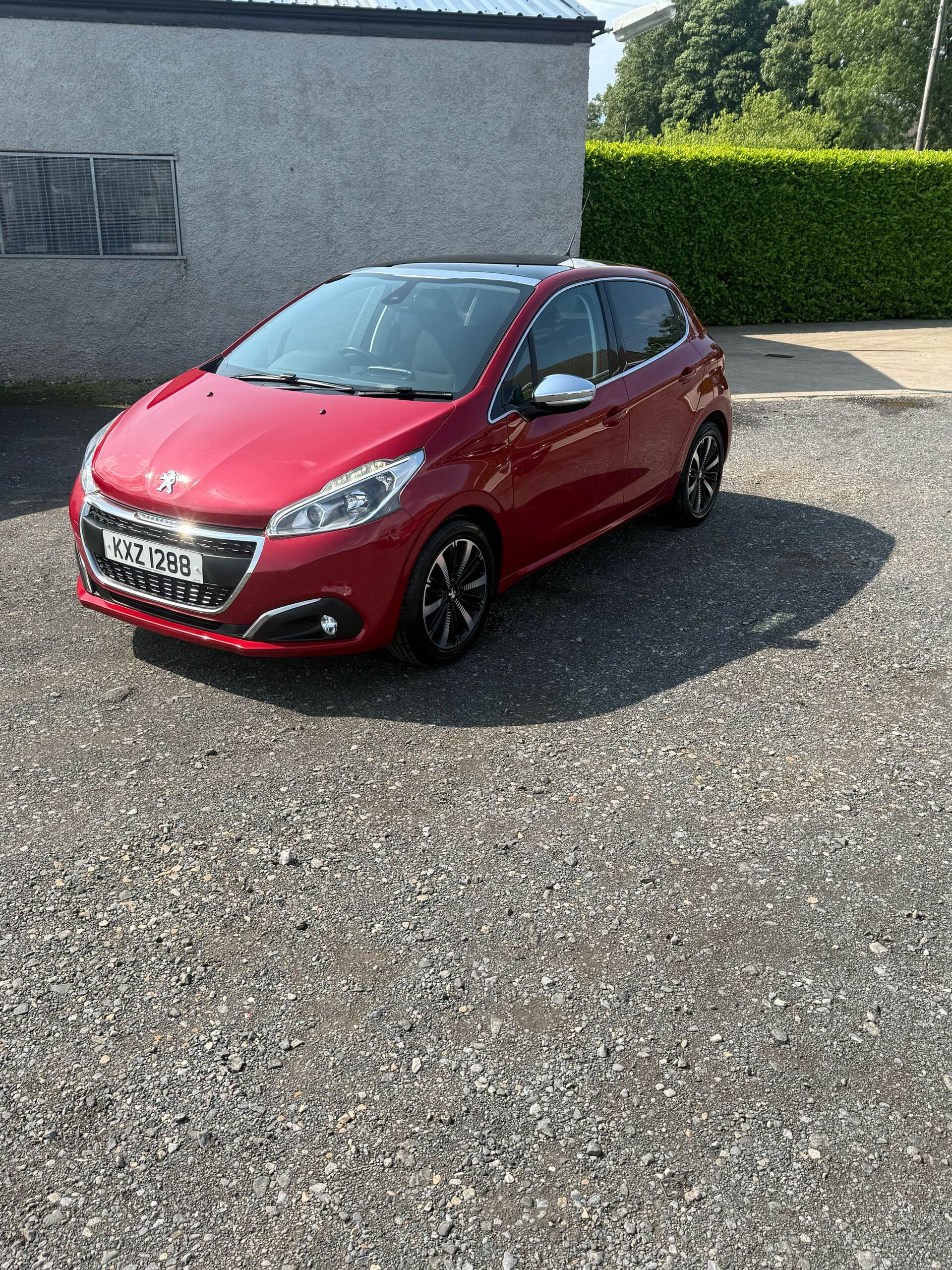 Jan 2017 Peugeot 208 1.2 PureTech Allure Premium 5dr