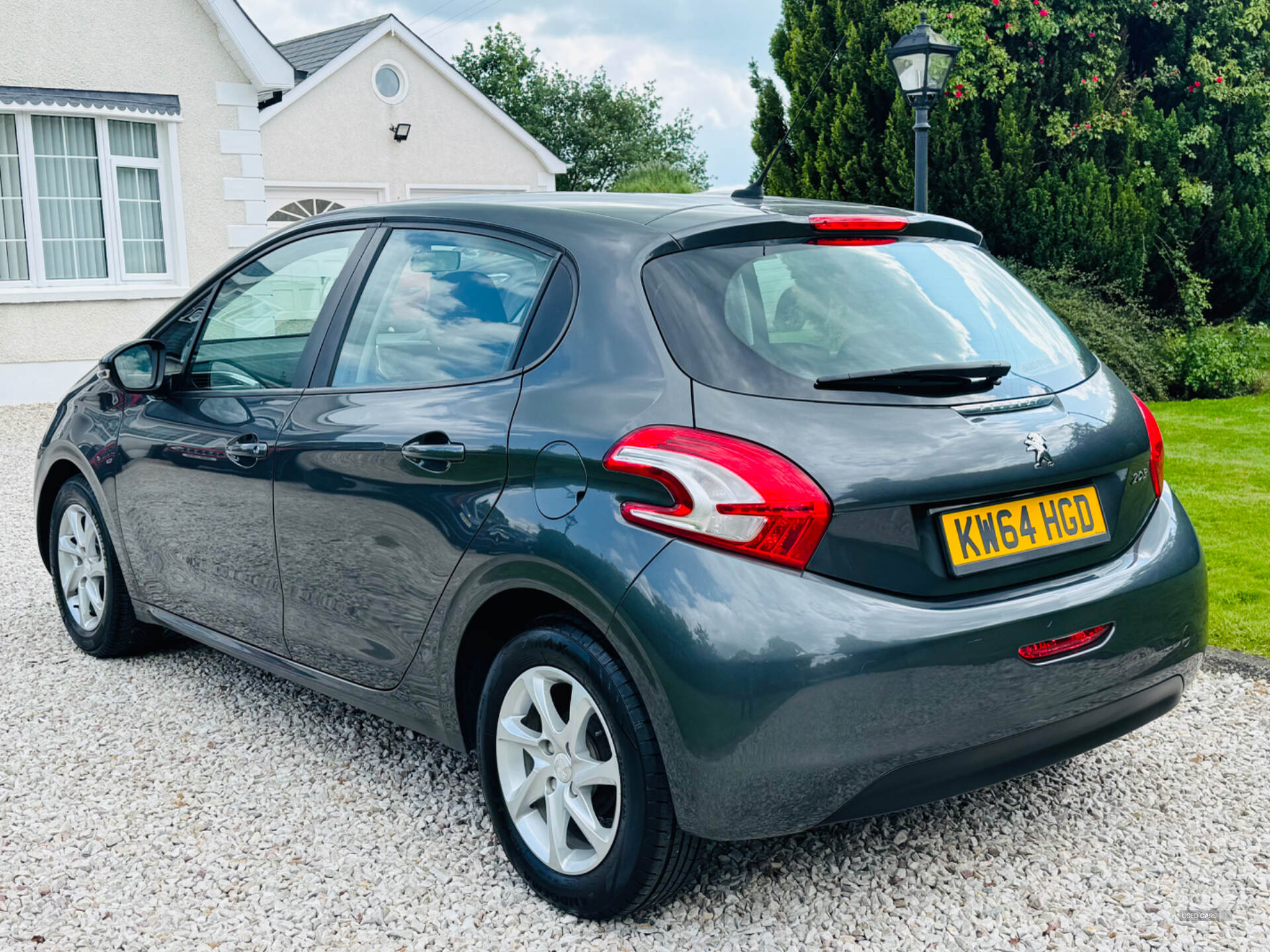 Jan 2015 Peugeot 208 1.2 VTi Active 5dr