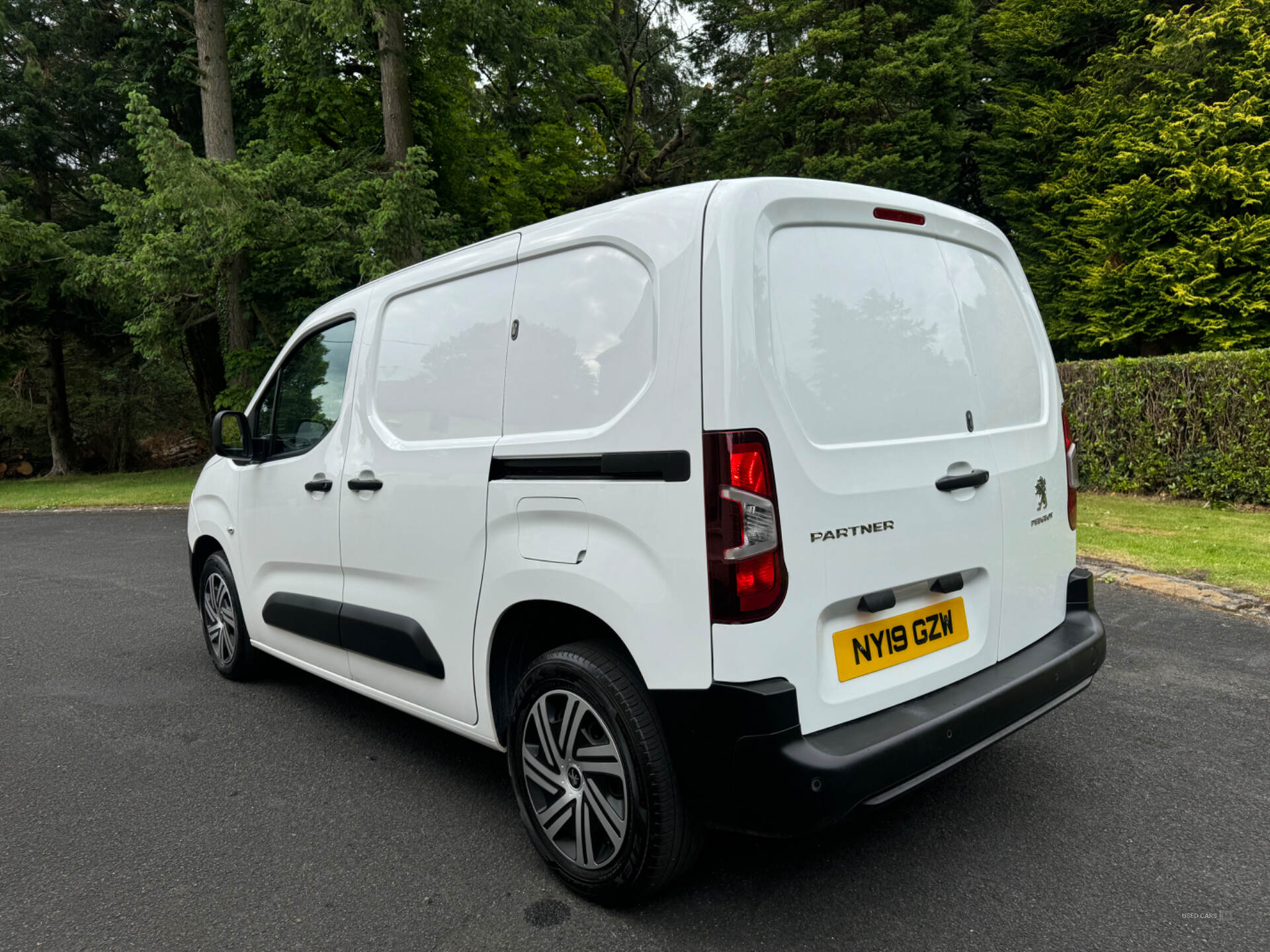 Jun 2019 Peugeot Partner 1000 1.6 BlueHDi 100 Professional Van