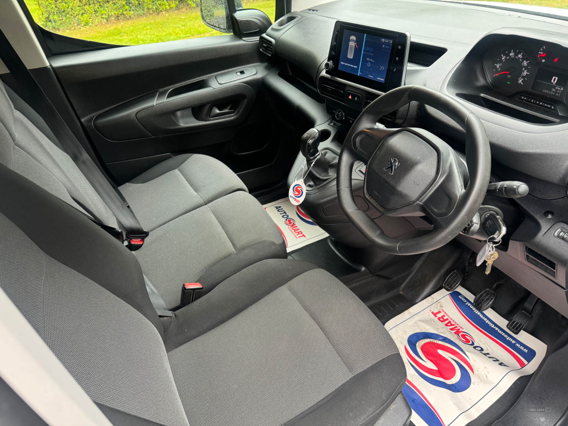 Jun 2019 Peugeot Partner 1000 1.6 BlueHDi 100 Professional Van