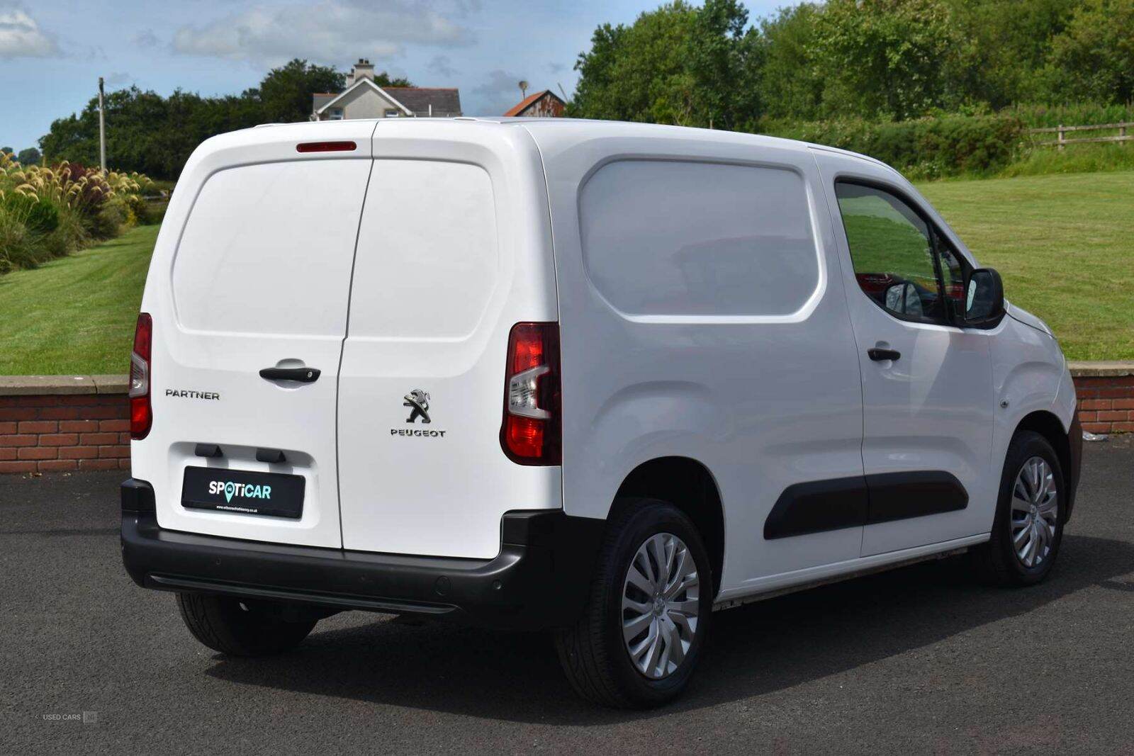 Jan 2021 Peugeot Partner 1000 1.5 BlueHDi 100 Professional Van