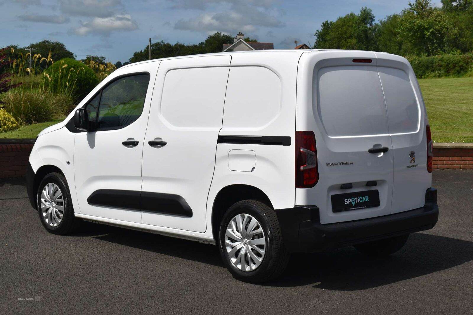 Jan 2021 Peugeot Partner 1000 1.5 BlueHDi 100 Professional Van
