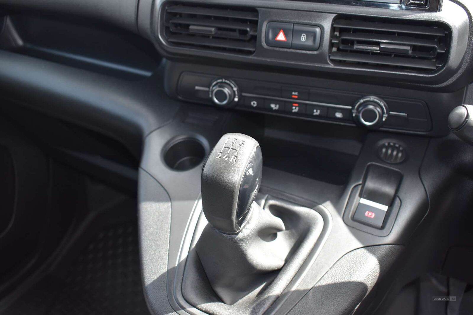 Jan 2021 Peugeot Partner 1000 1.5 BlueHDi 100 Professional Van