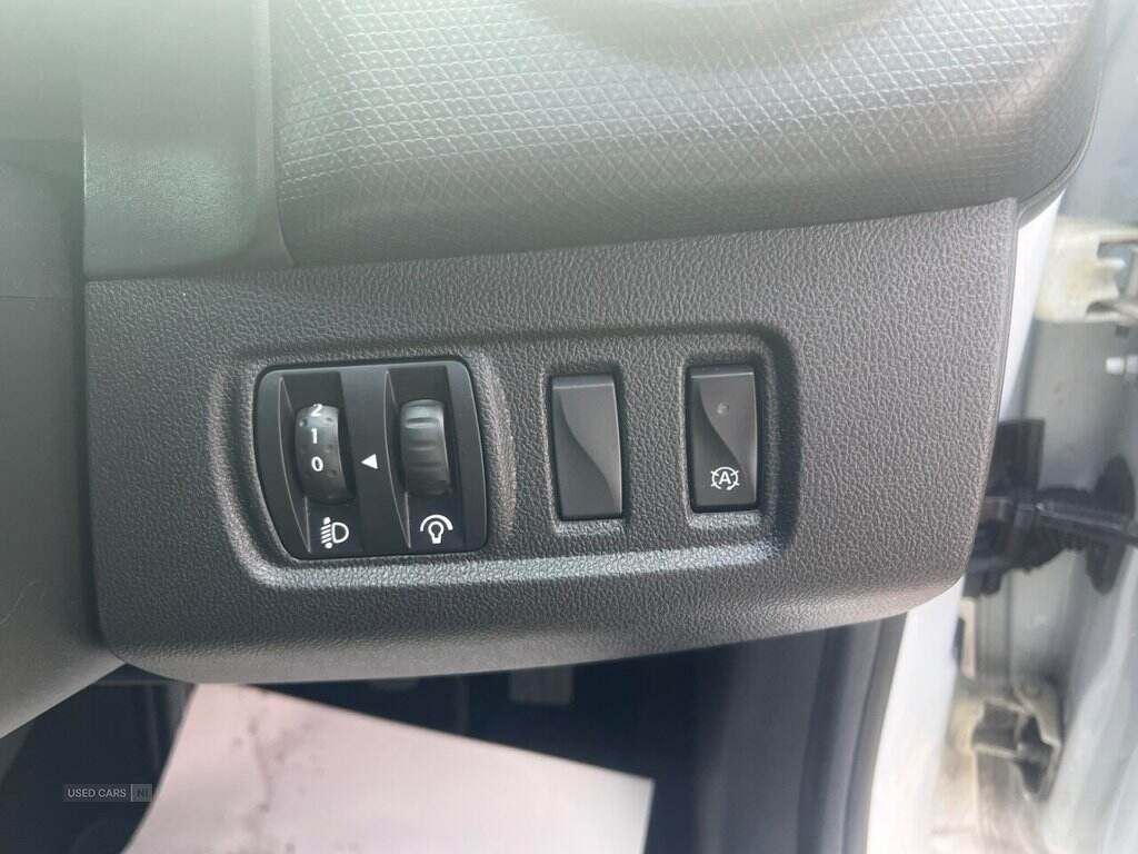 Jan 2019 Renault Clio 0.9 TCE 75 Play 5dr