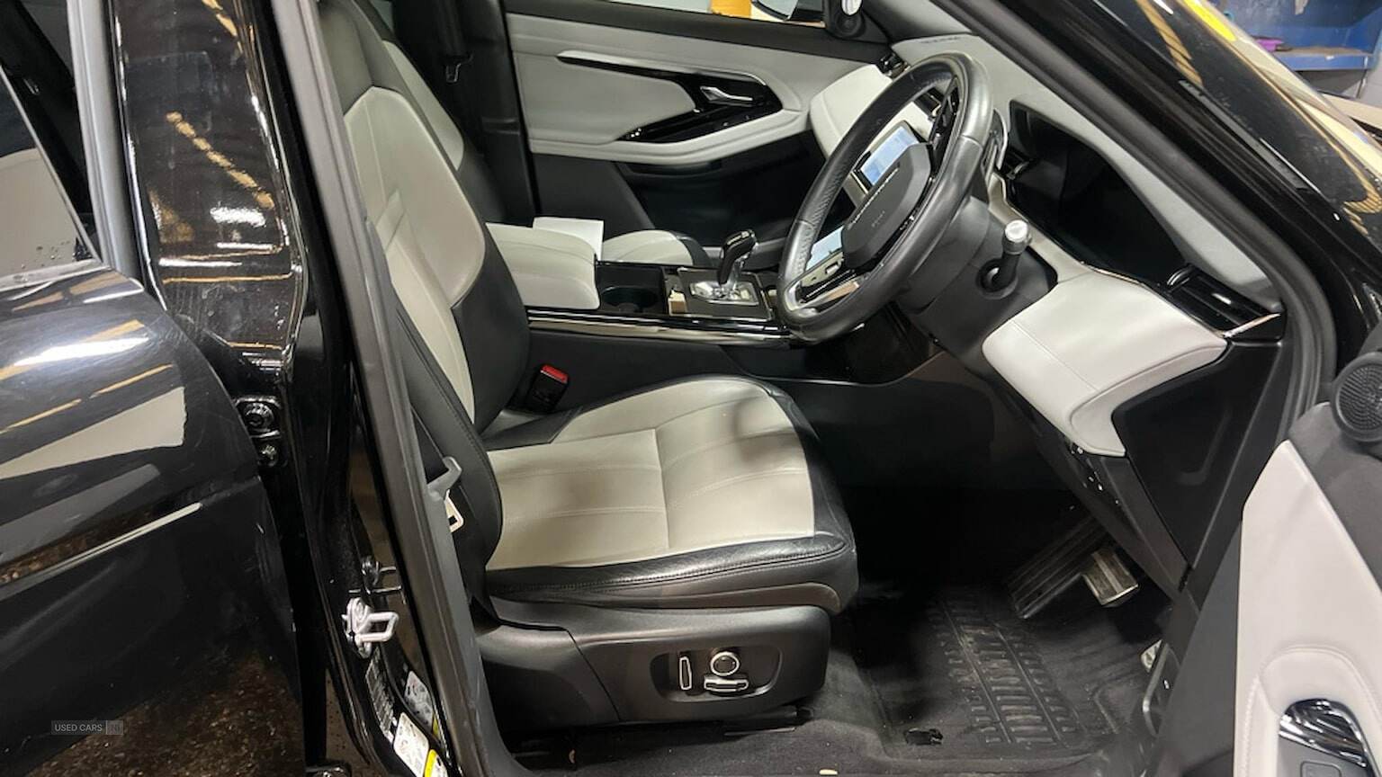Mar 2022 Land Rover Range Rover Evoque 1.5 P300E R-Dynamic Se 5Dr Auto