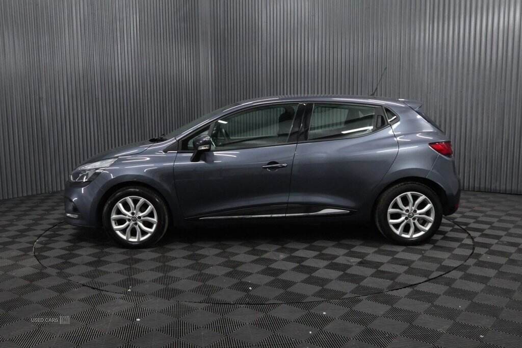 Aug 2017 Renault Clio 1.2 16V Dynamique Nav 5dr