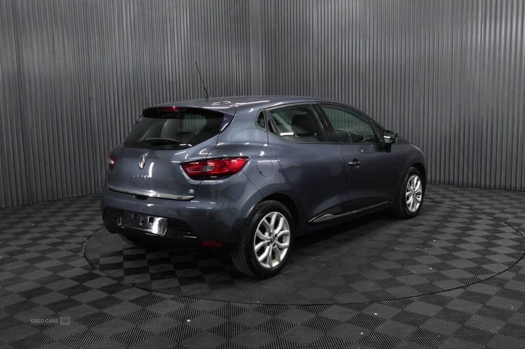 Aug 2017 Renault Clio 1.2 16V Dynamique Nav 5dr
