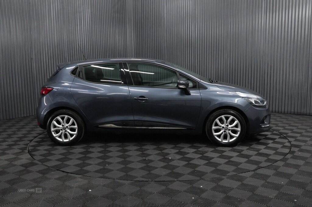 Aug 2017 Renault Clio 1.2 16V Dynamique Nav 5dr