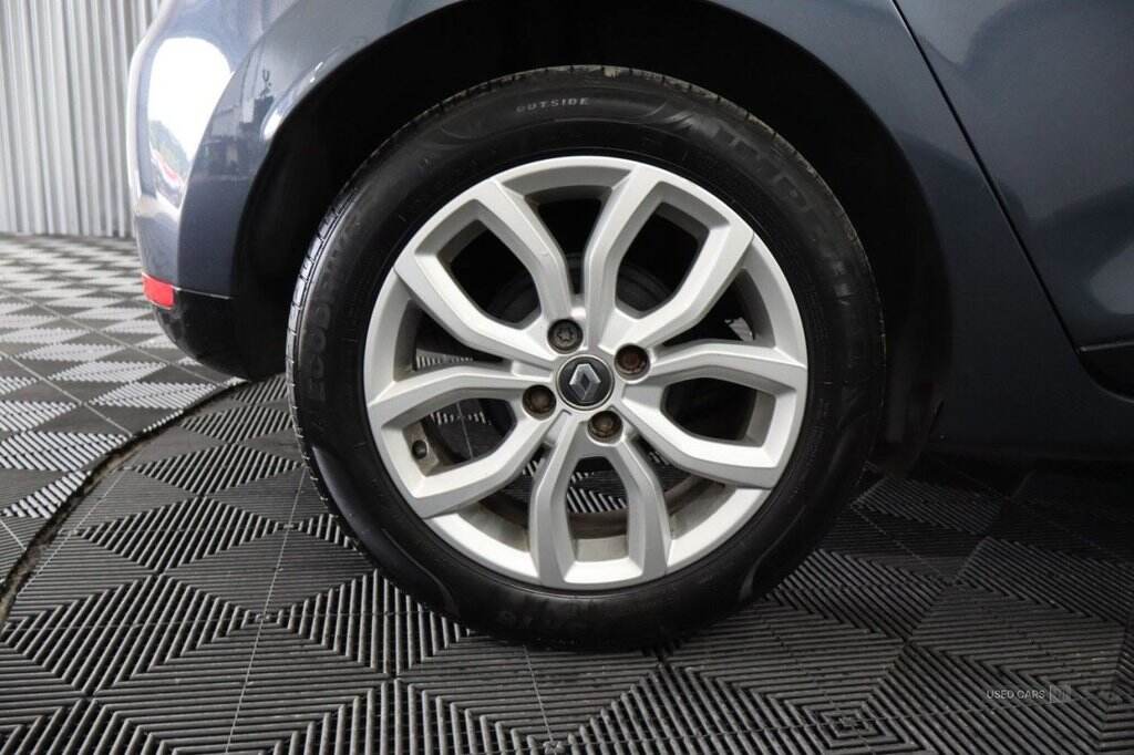 Aug 2017 Renault Clio 1.2 16V Dynamique Nav 5dr