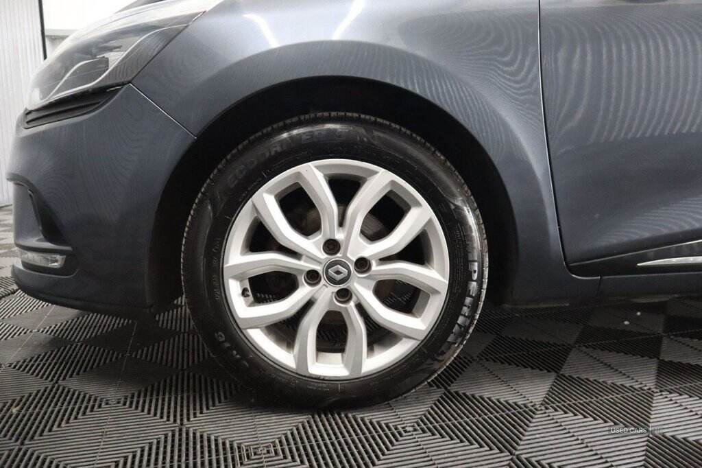 Aug 2017 Renault Clio 1.2 16V Dynamique Nav 5dr