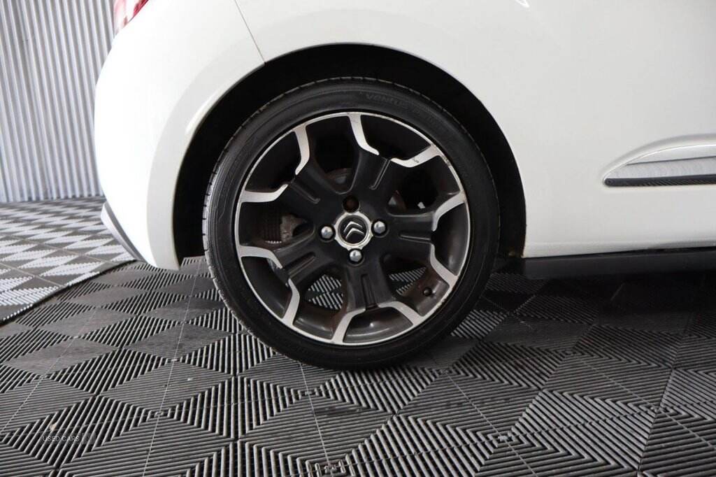 Jan 2015 Citroen DS3 1.6 BlueHDi DSire 3dr