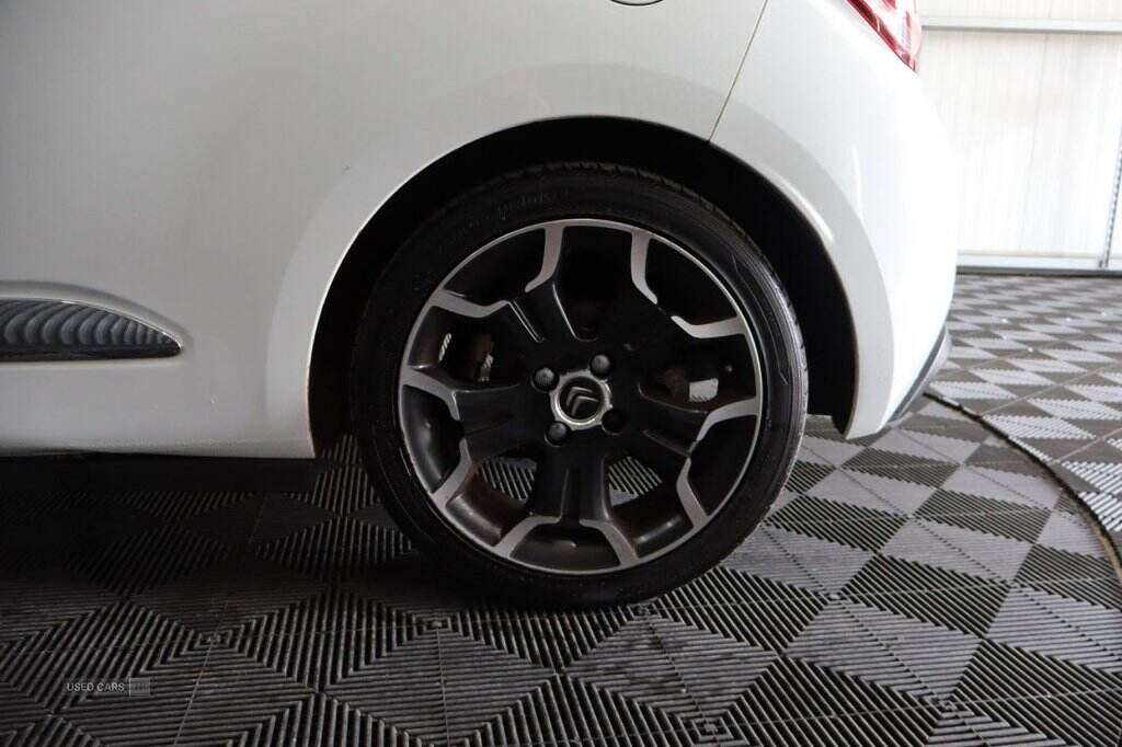 Jan 2015 Citroen DS3 1.6 BlueHDi DSire 3dr