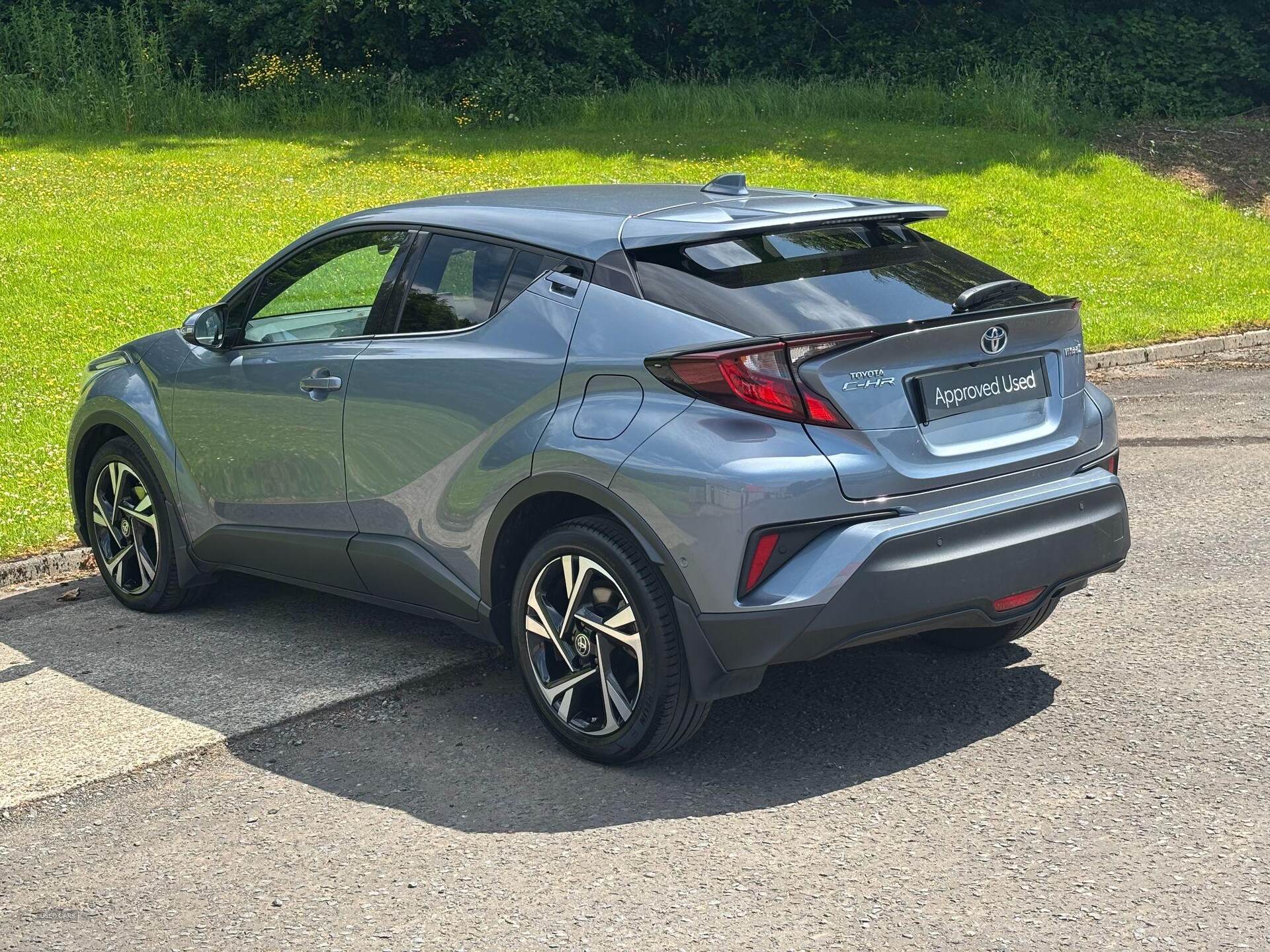 Oct 2022 Toyota C-HR 1.8 Hybrid Design 5dr CVT