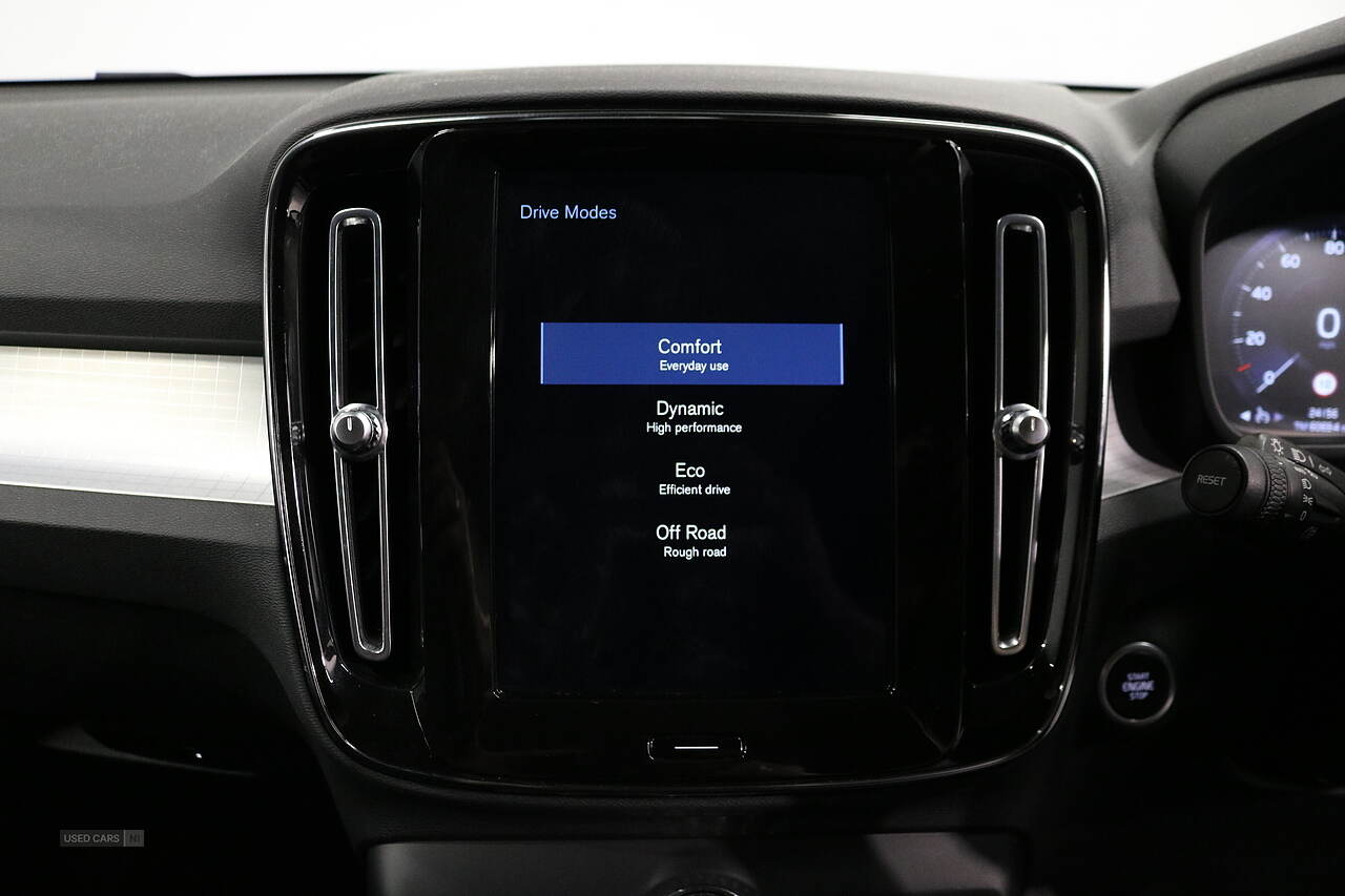 Nov 2020 Volvo XC40 1.5 T3 [163] Momentum 5dr