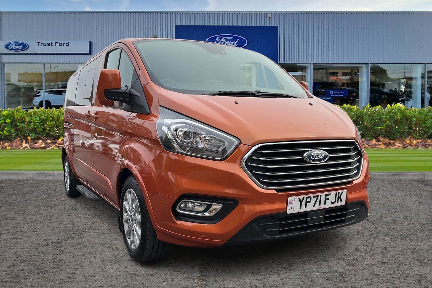 Oct 2021 Ford Tourneo Custom 2.0 EcoBlue 130ps L/R 8 Seater Titanium Auto