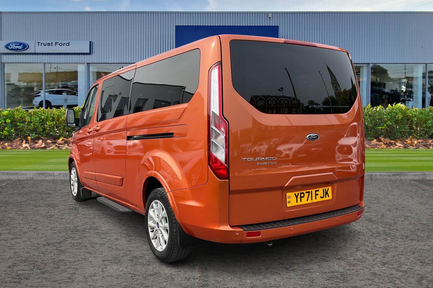 Oct 2021 Ford Tourneo Custom 2.0 EcoBlue 130ps L/R 8 Seater Titanium Auto