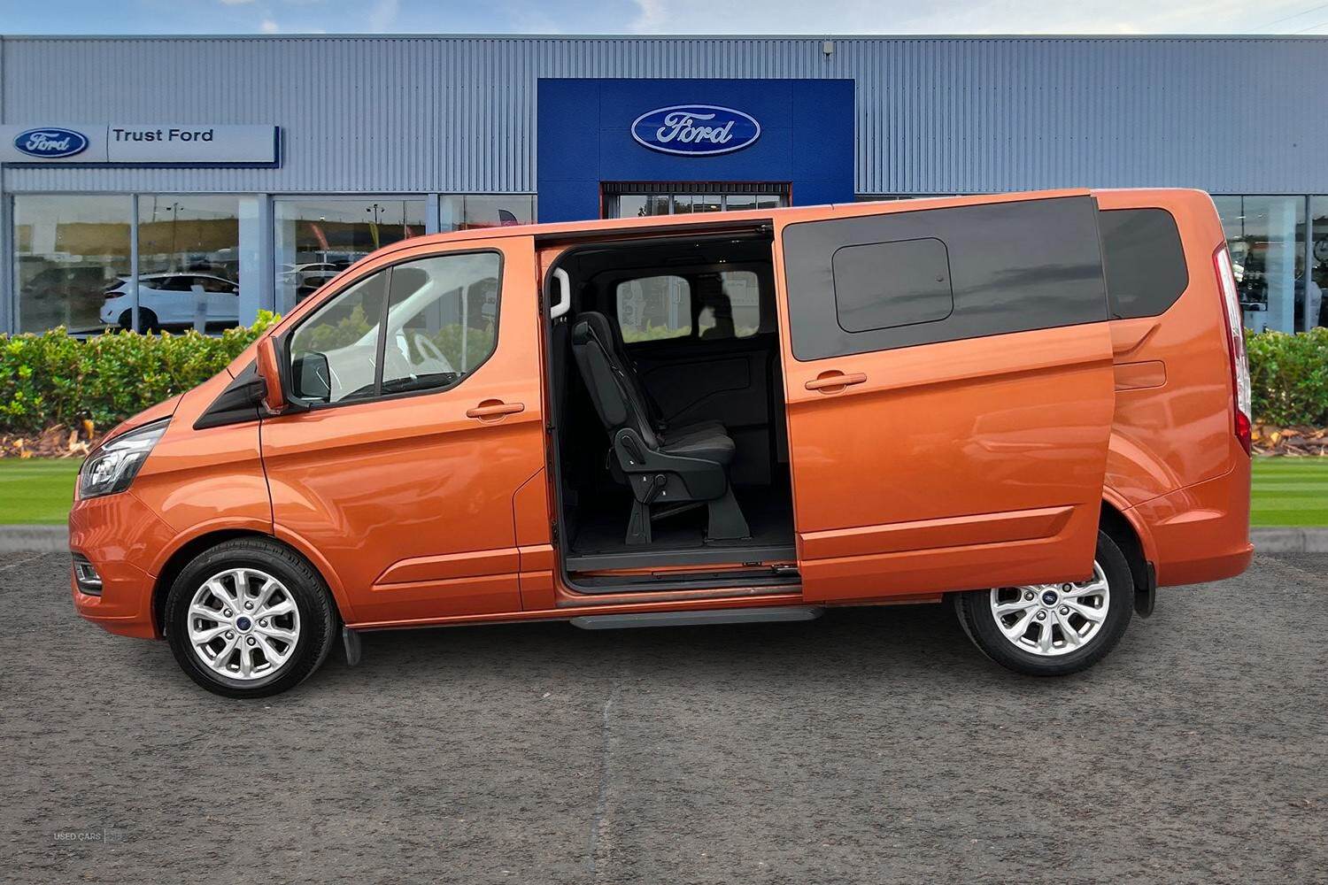 Oct 2021 Ford Tourneo Custom 2.0 EcoBlue 130ps L/R 8 Seater Titanium Auto