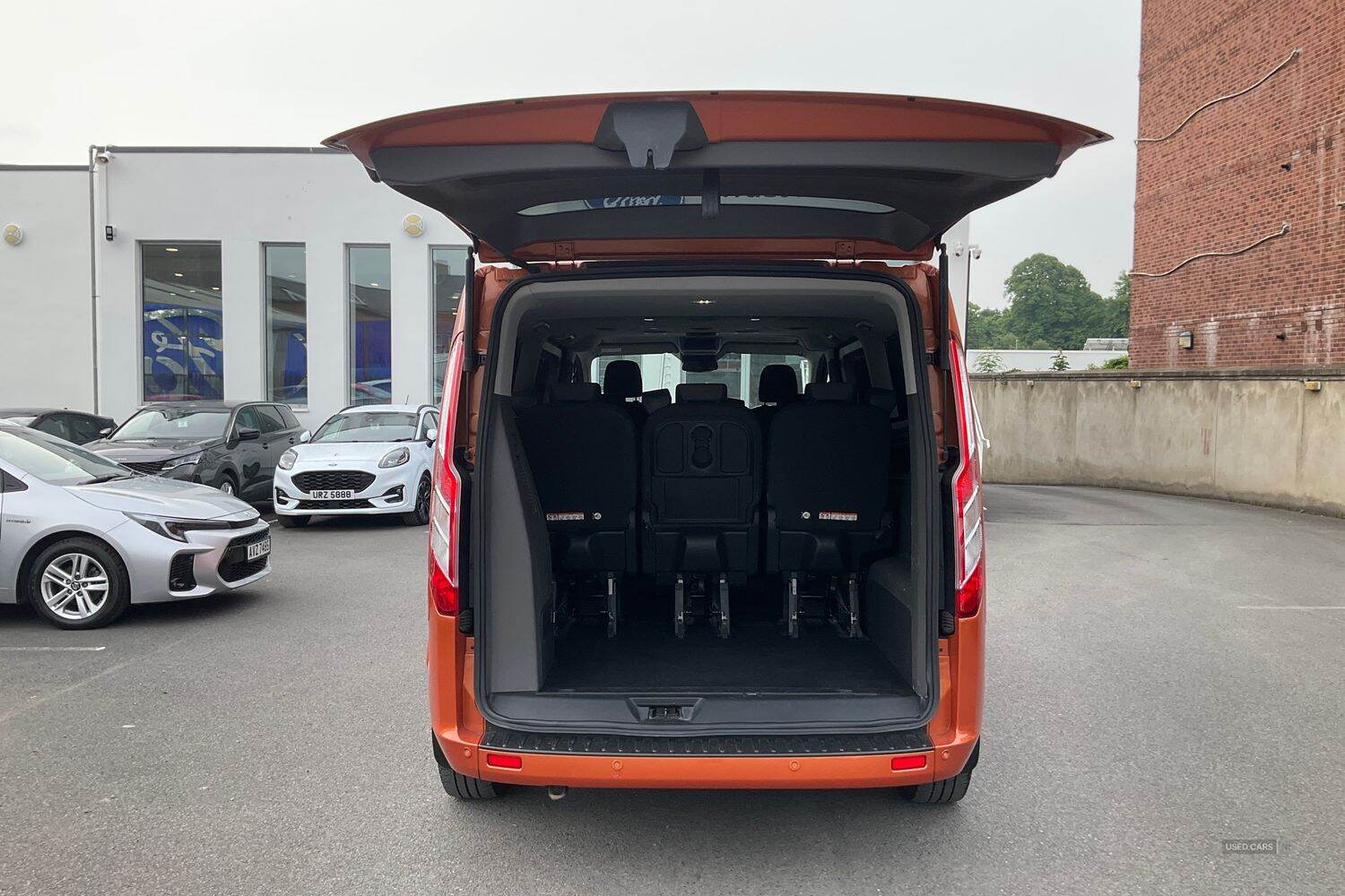 Oct 2021 Ford Tourneo Custom 2.0 EcoBlue 130ps L/R 8 Seater Titanium Auto