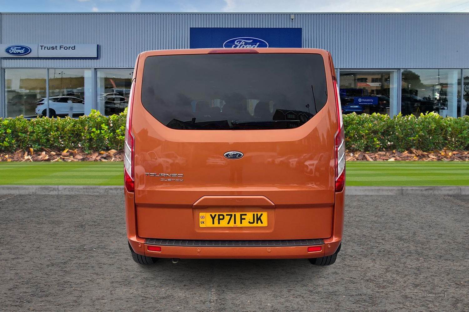 Oct 2021 Ford Tourneo Custom 2.0 EcoBlue 130ps L/R 8 Seater Titanium Auto