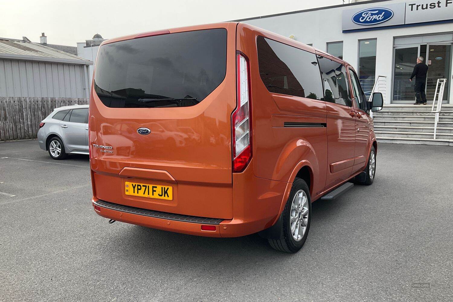 Oct 2021 Ford Tourneo Custom 2.0 EcoBlue 130ps L/R 8 Seater Titanium Auto