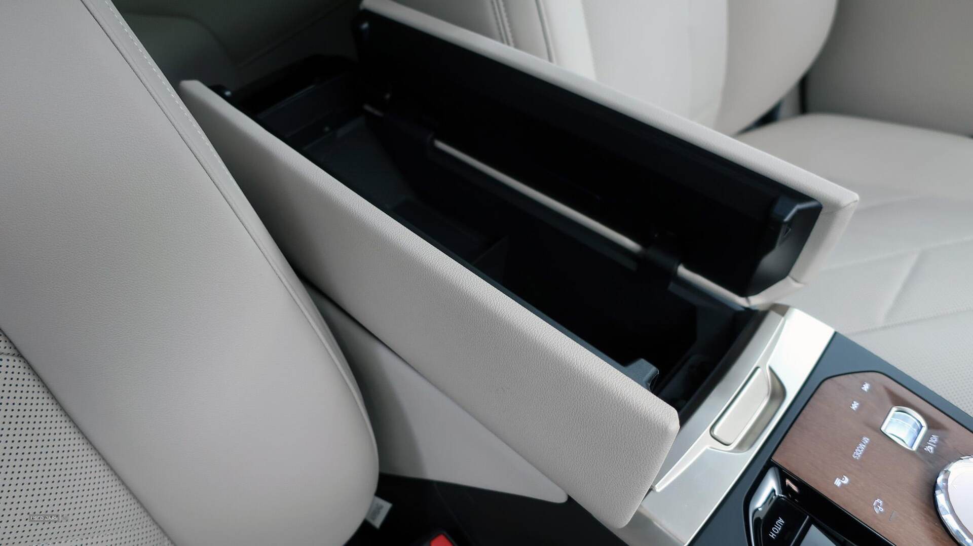Feb 2024 BMW iX 240kW xDrive40 M Sport 76.6kWh 5dr Auto