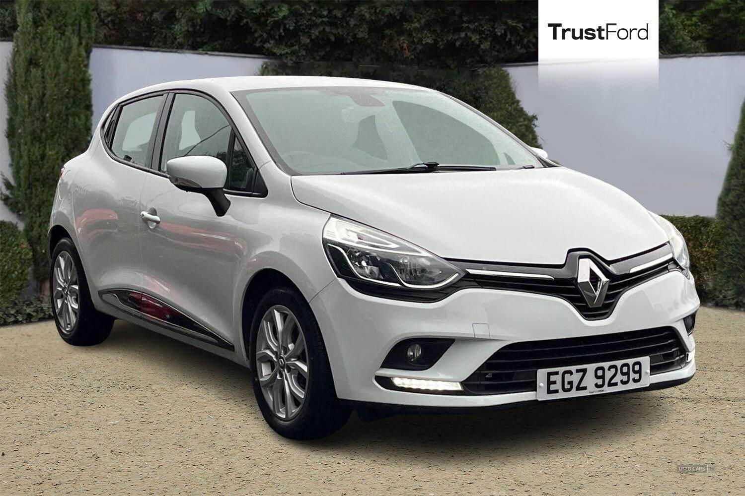 Jan 2017 Renault Clio 1.2 16V Dynamique Nav 5dr