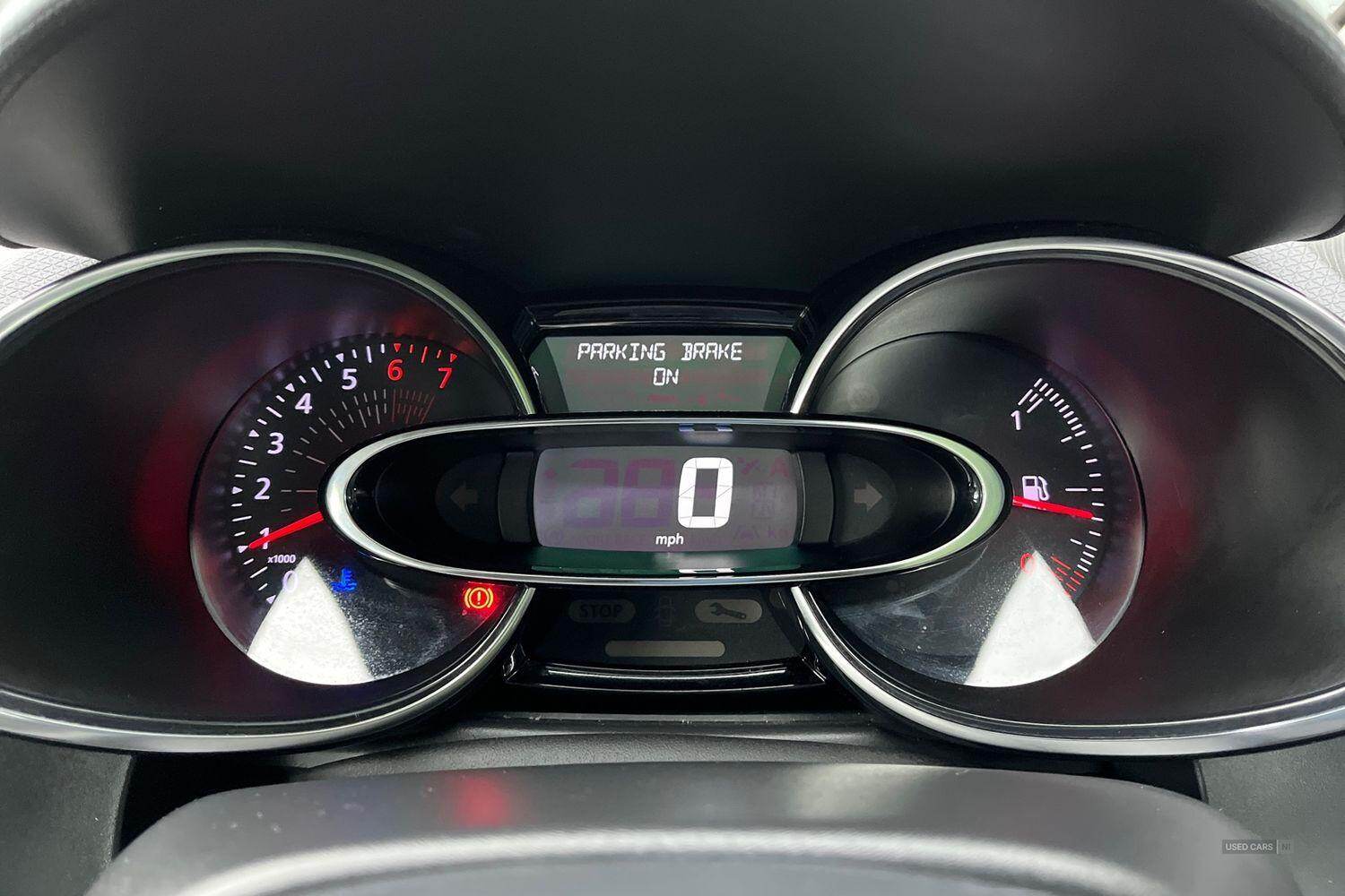 Jan 2017 Renault Clio 1.2 16V Dynamique Nav 5dr