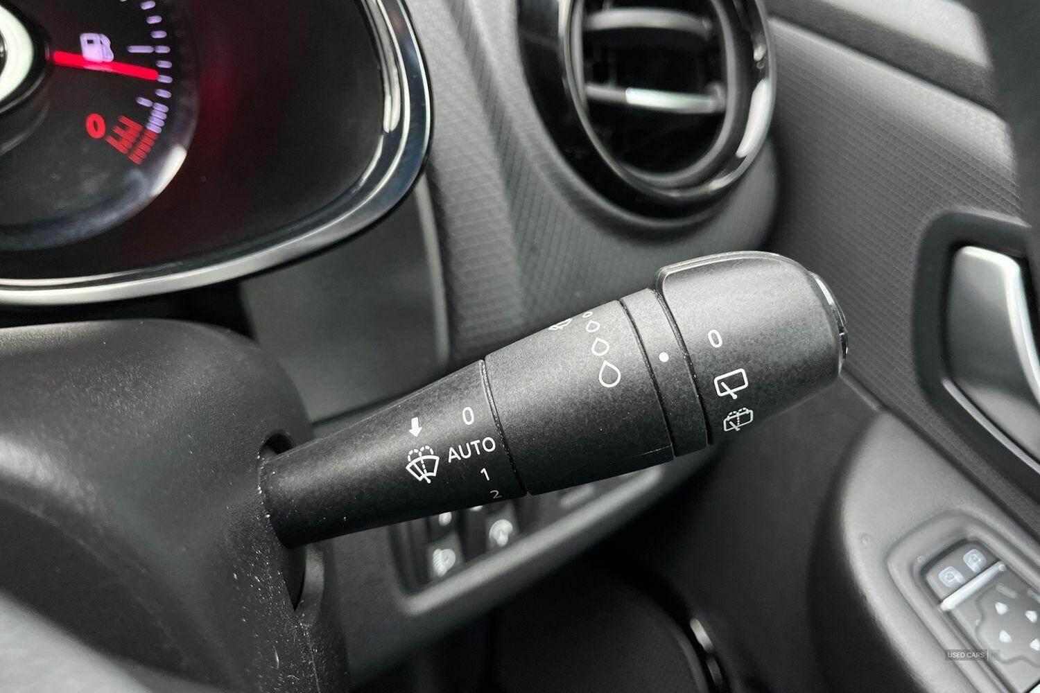 Jan 2017 Renault Clio 1.2 16V Dynamique Nav 5dr