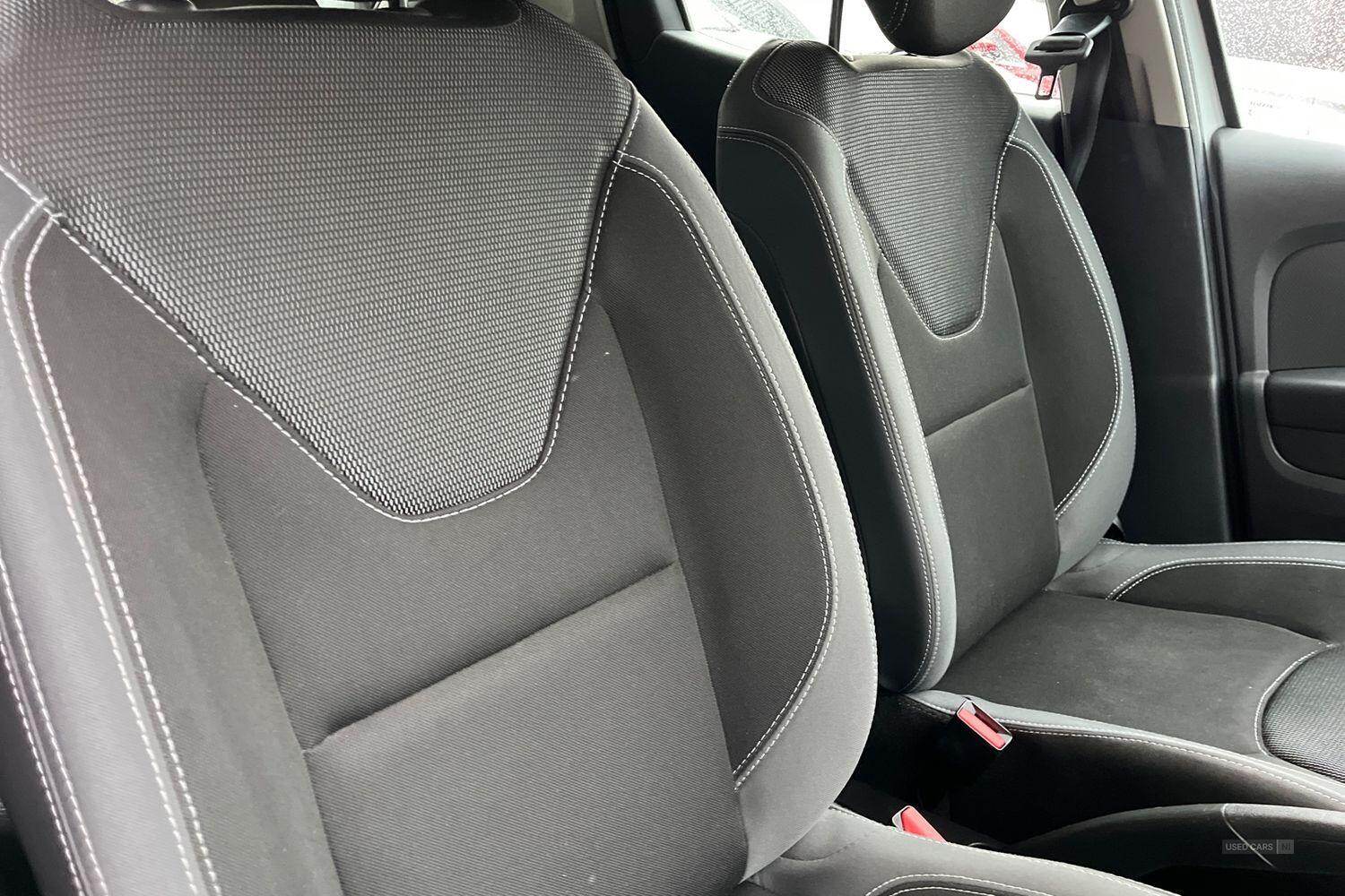 Jan 2017 Renault Clio 1.2 16V Dynamique Nav 5dr