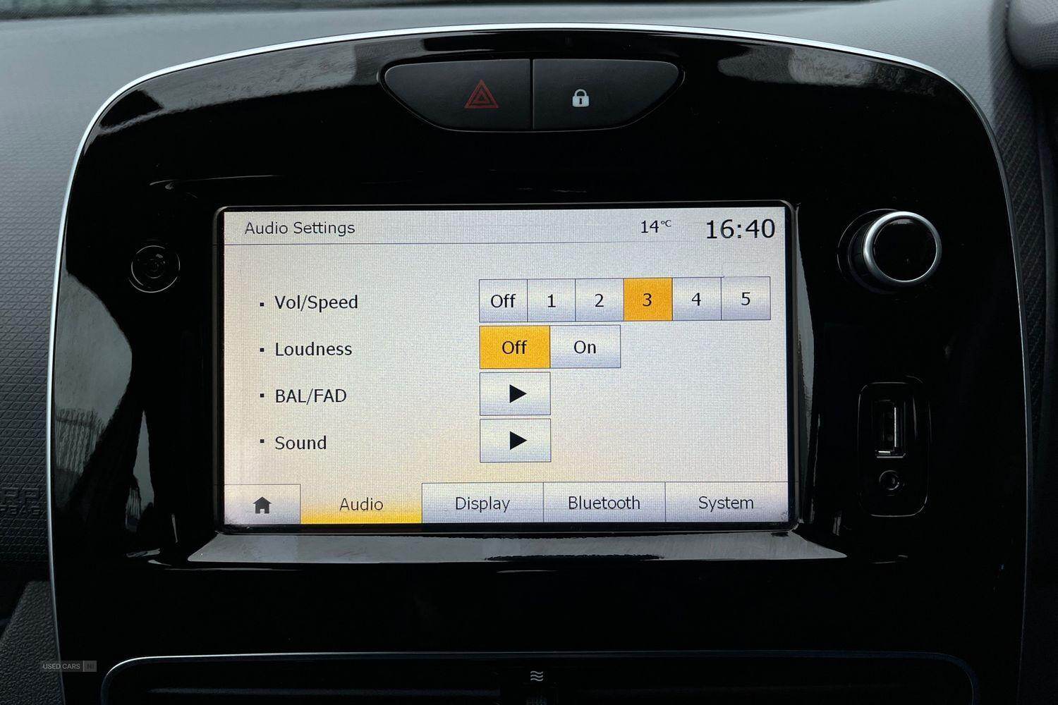 Jan 2017 Renault Clio 1.2 16V Dynamique Nav 5dr